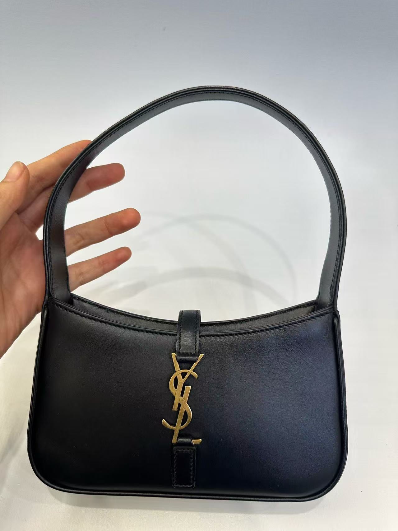 Saint Laurent - LE 5 A 7 Mini Hobo Bag - Calfskin leather - Black with Gold-Tone Hardware - (mini)