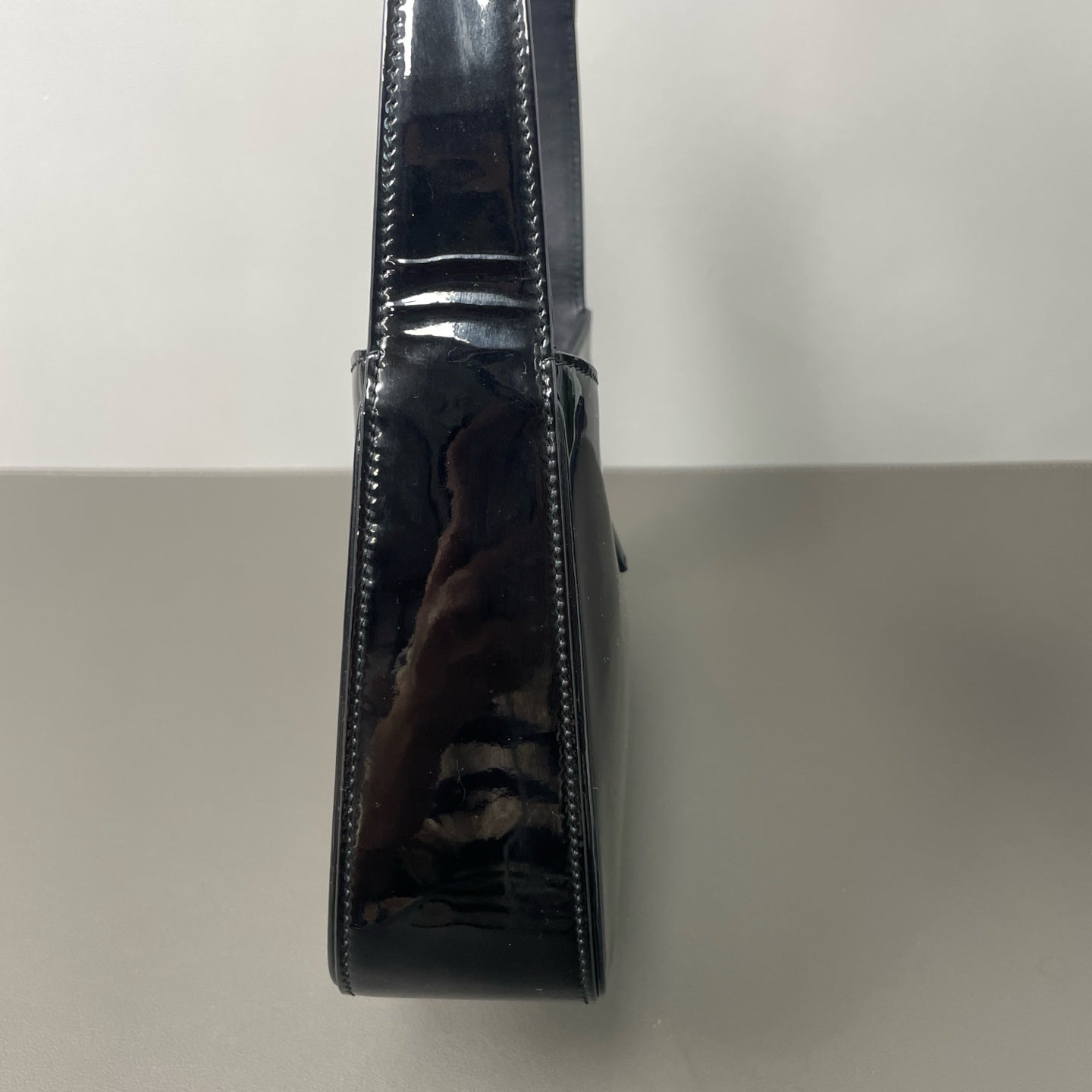 Saint Laurent - LE 5 À 7 - Patent leather - Black - (small)