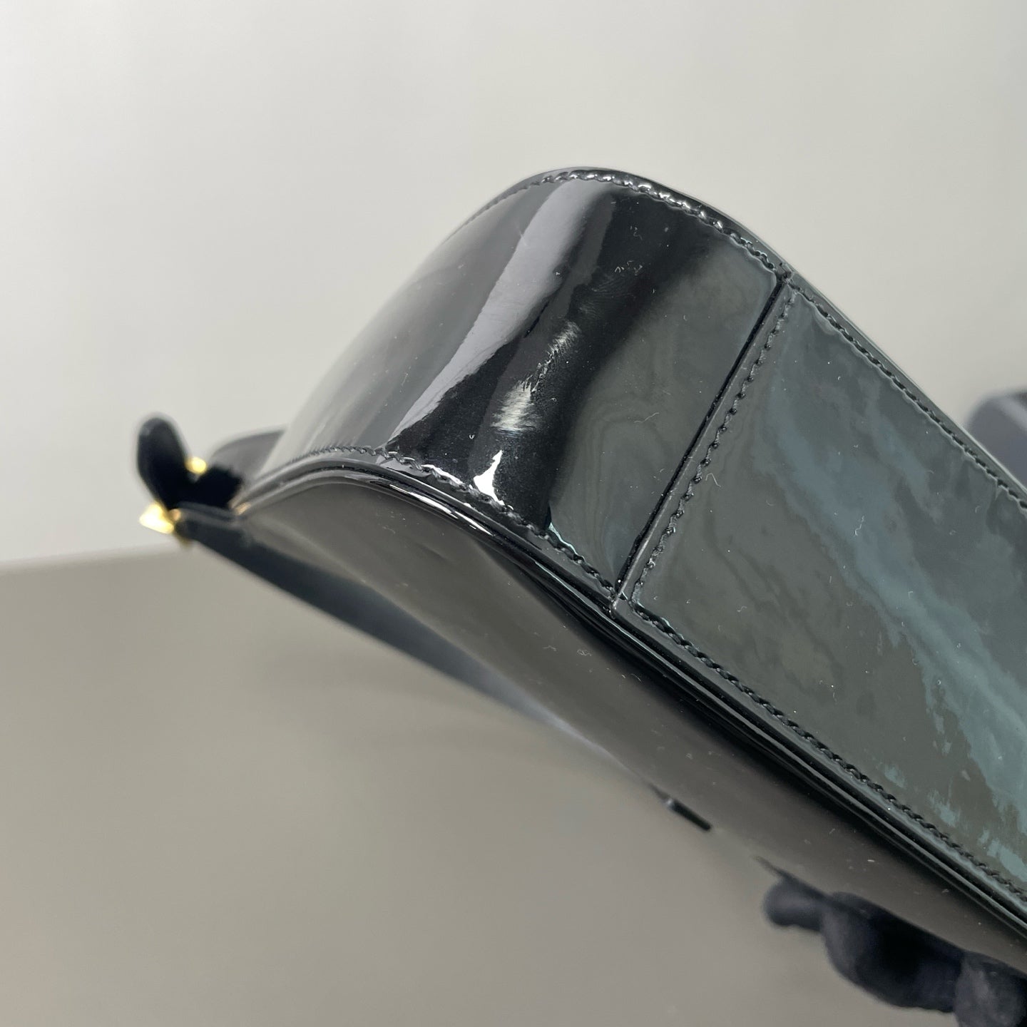 Saint Laurent - LE 5 À 7 - Patent leather - Black - (small)