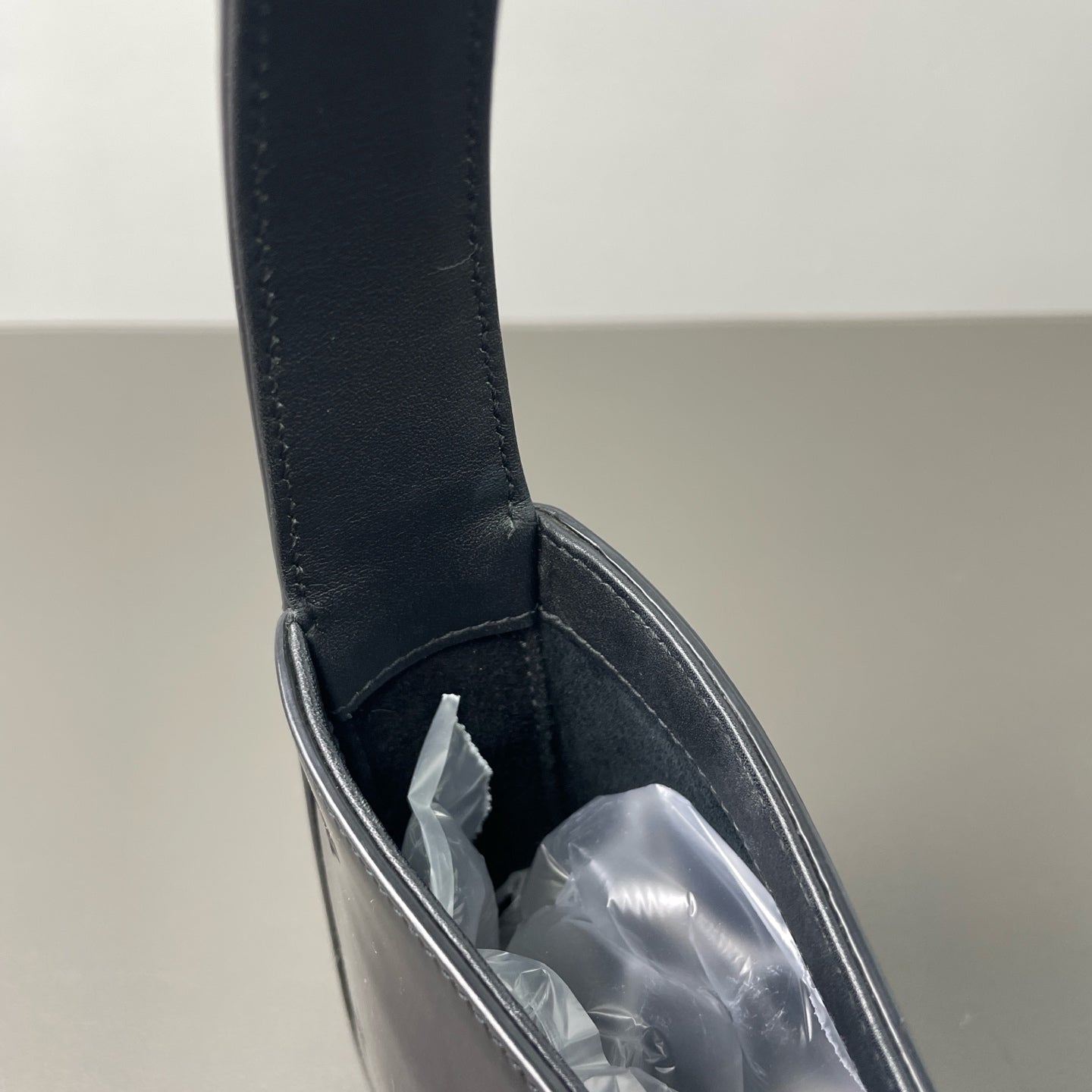 Saint Laurent - LE 5 À 7 - Patent leather - Black - (small)