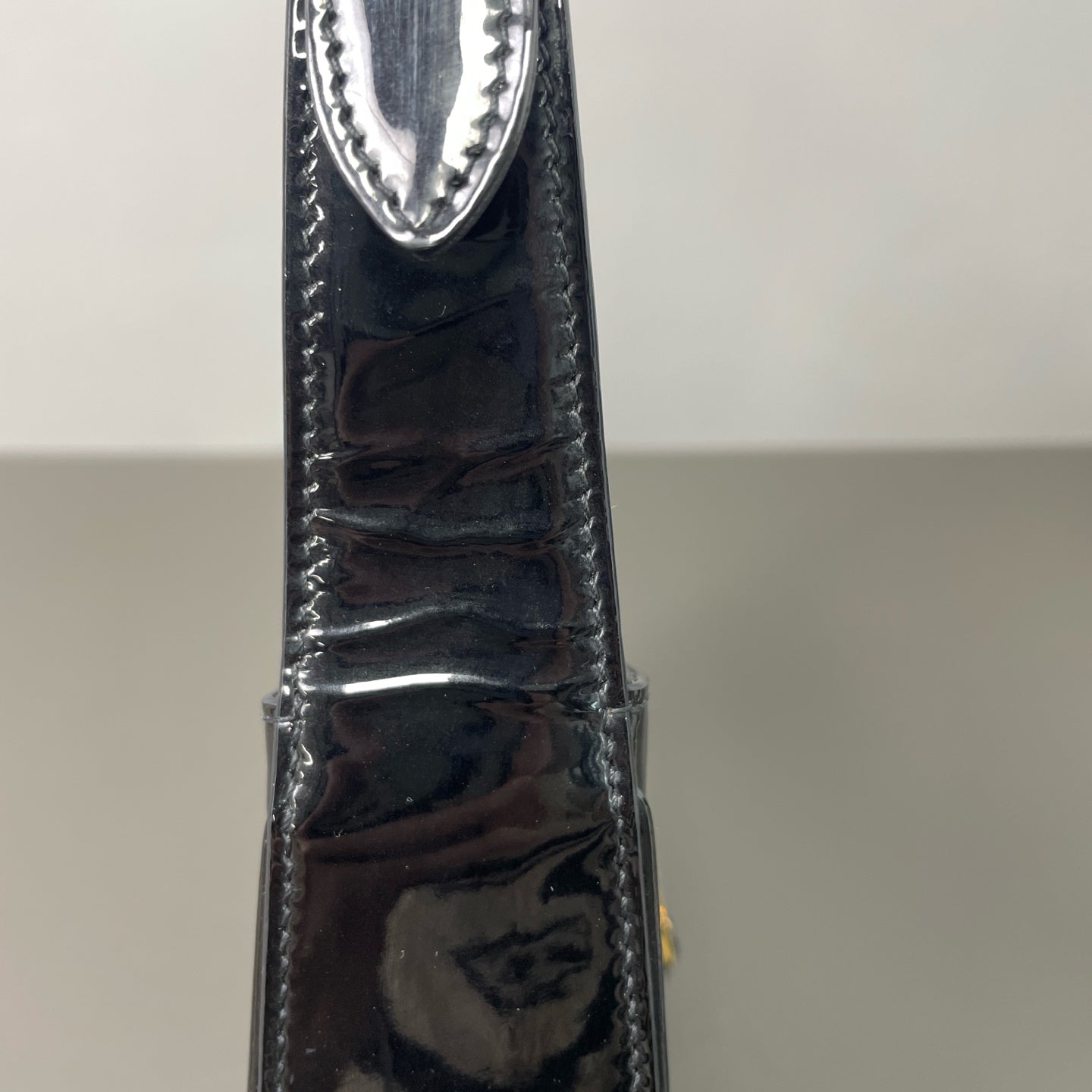 Saint Laurent - LE 5 À 7 - Patent leather - Black - (small)