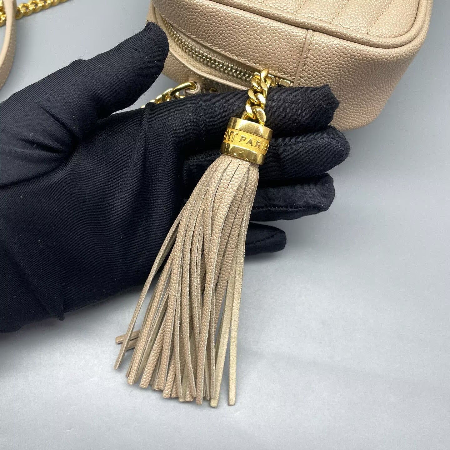 Saint Laurent - Lou Camera Bag with Tassel - Grainy calfskin leather - Beige - (mini)