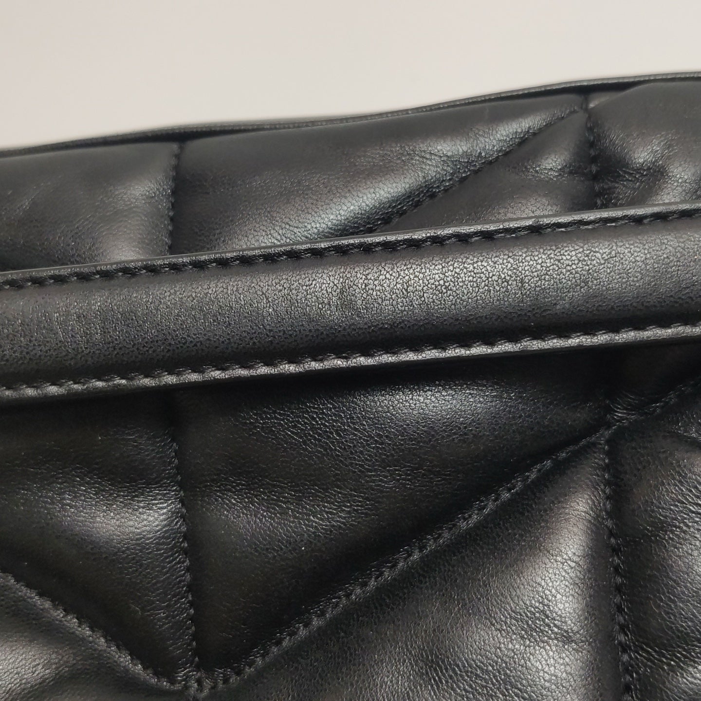 Saint Laurent - Loulou - Leather - Black - (small)