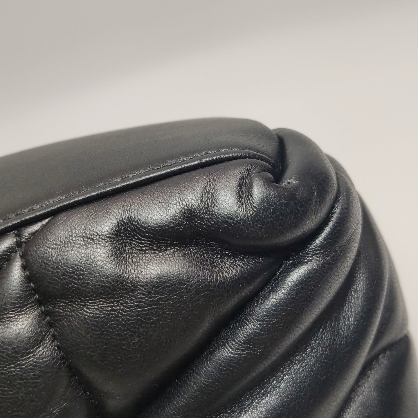 Saint Laurent - Loulou - Leather - Black - (small)