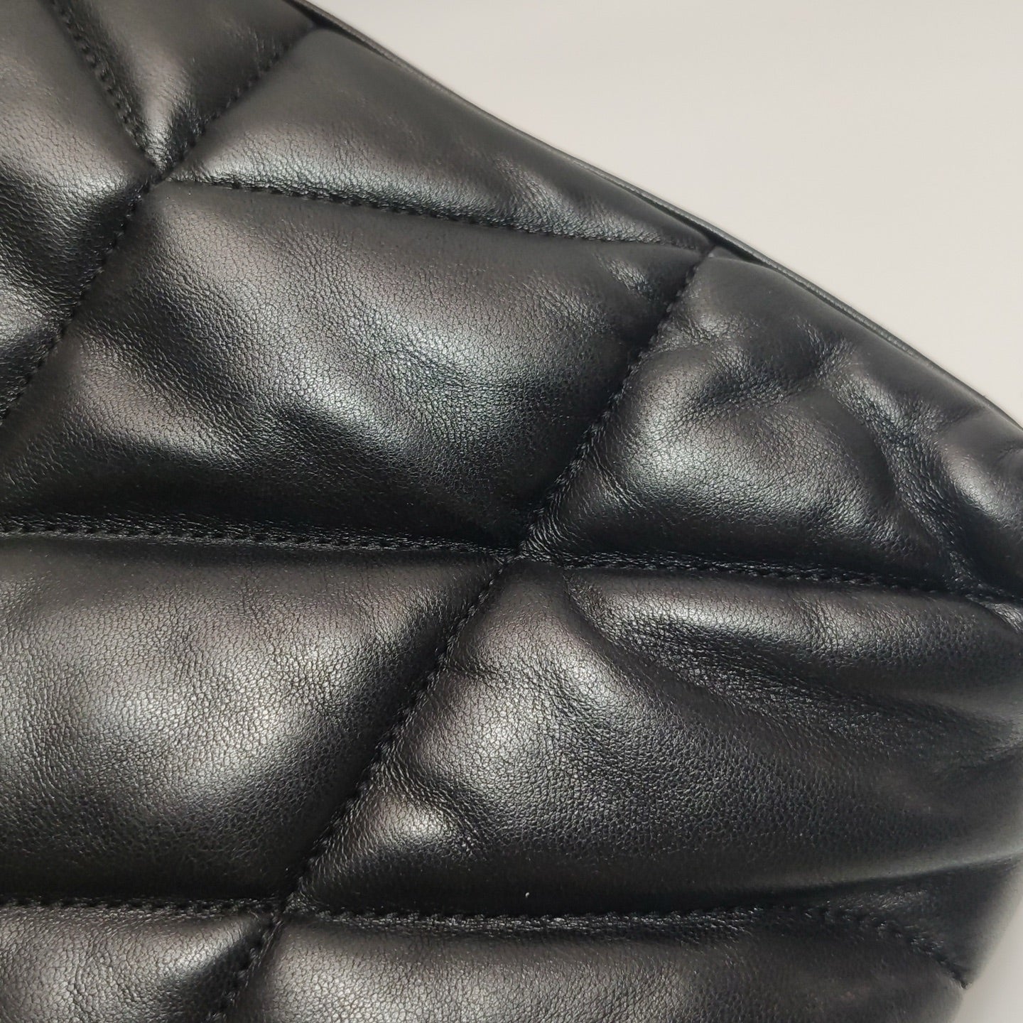 Saint Laurent - Loulou - Leather - Black - (small)