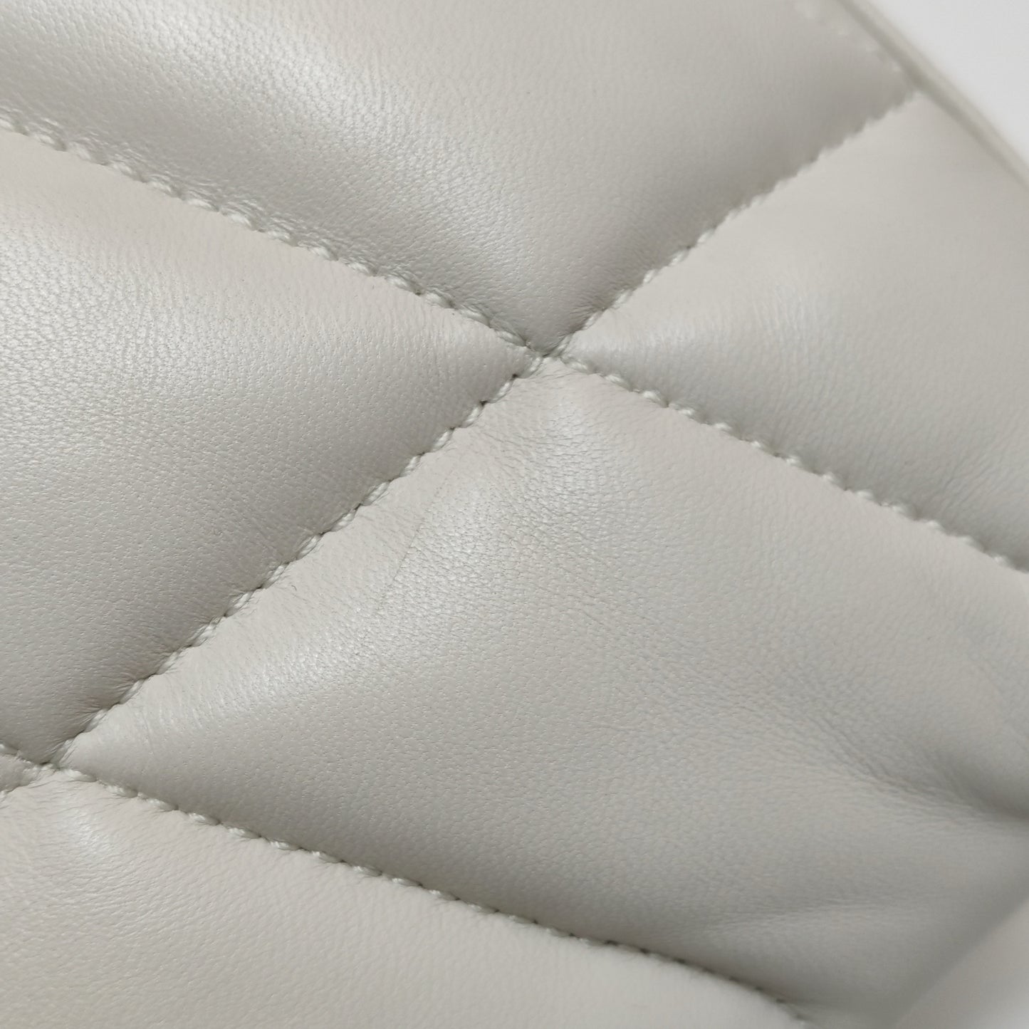 Saint Laurent - Loulou - Leather - White - (Small)