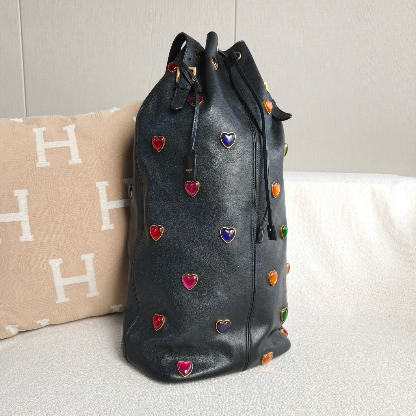 Saint Laurent - Love Heart Glazed Bucket Bag - Cowhide leather - Black - (medium)
