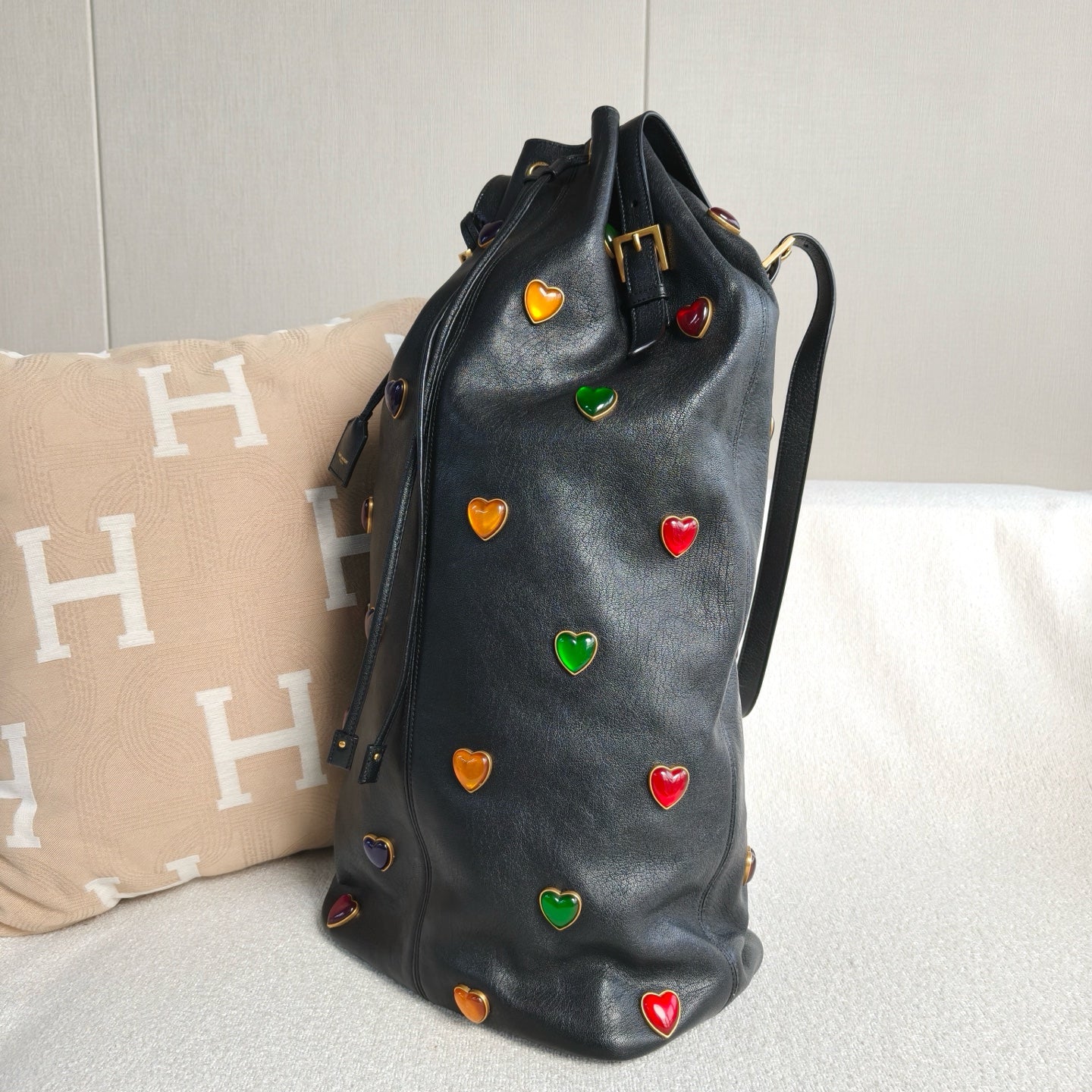 Saint Laurent - Love Heart Glazed Bucket Bag - Cowhide leather - Black - (medium)