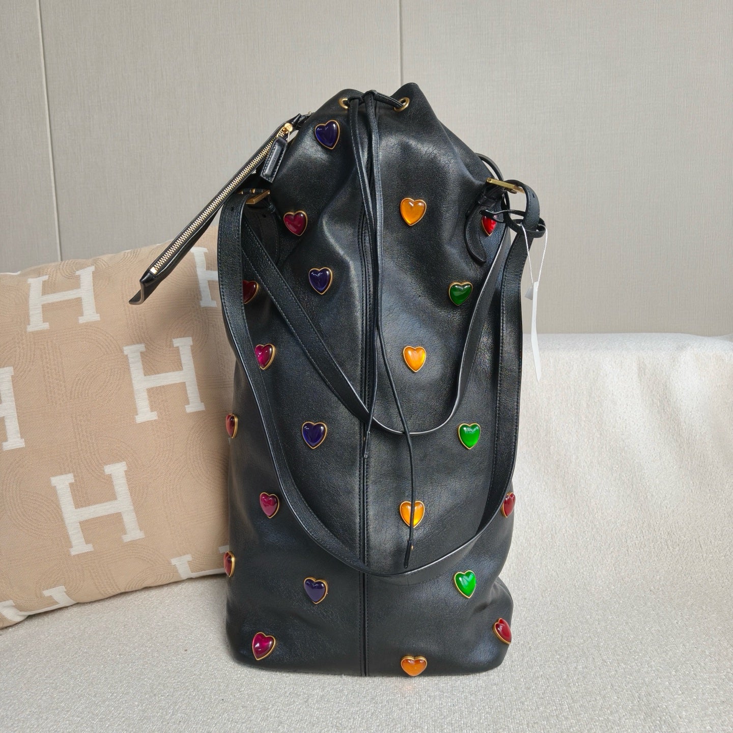 Saint Laurent - Love Heart Glazed Bucket Bag - Cowhide leather - Black - (medium)
