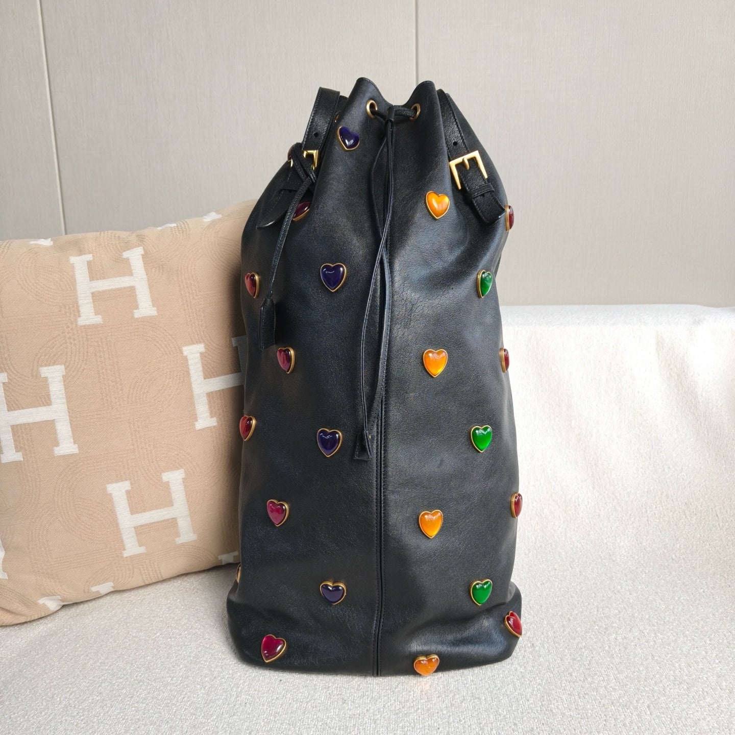 Saint Laurent - Love Heart Glazed Bucket Bag - Cowhide leather - Black - (medium)