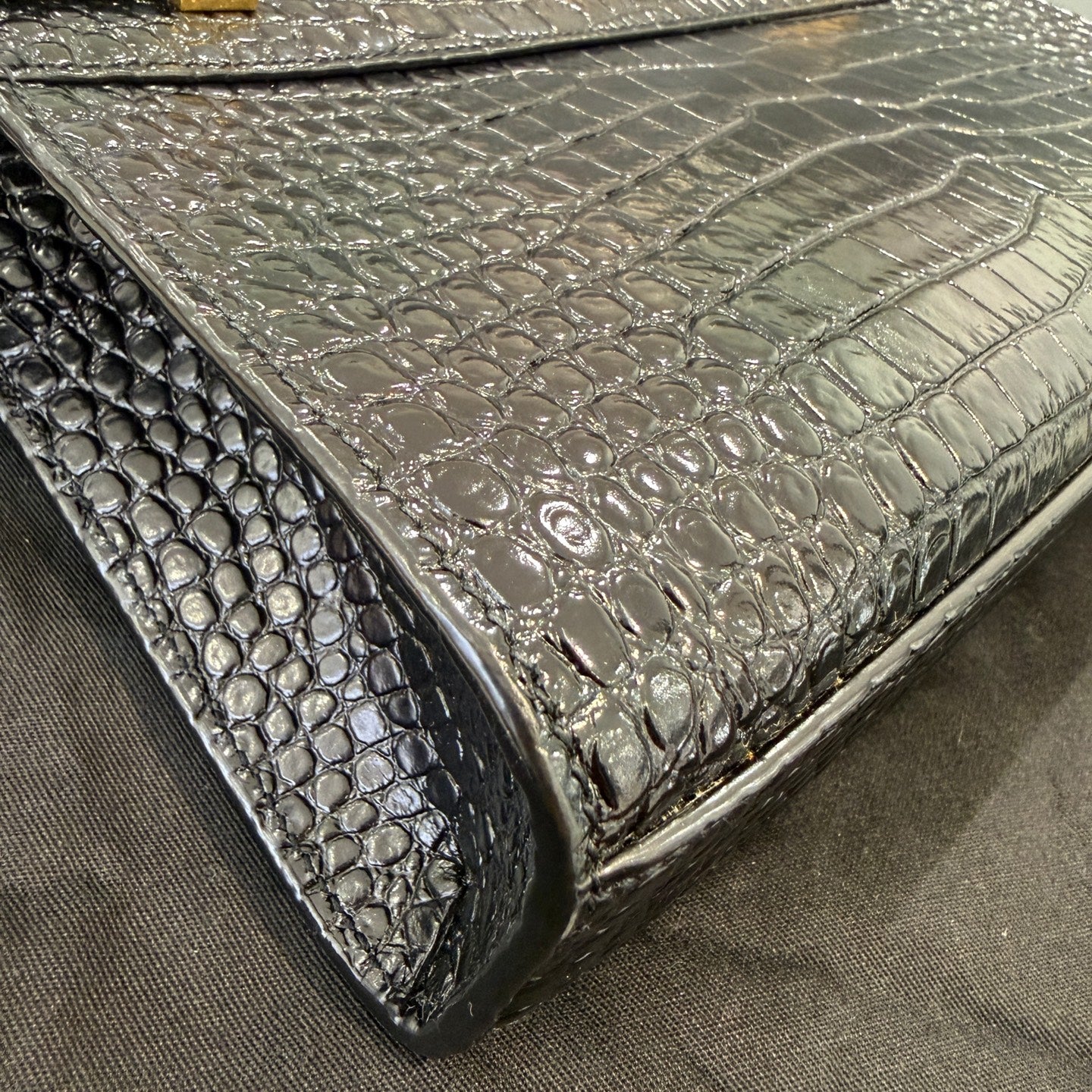 Saint Laurent - Manhattan - Calfskin leather with crocodile embossing - Black - (small)