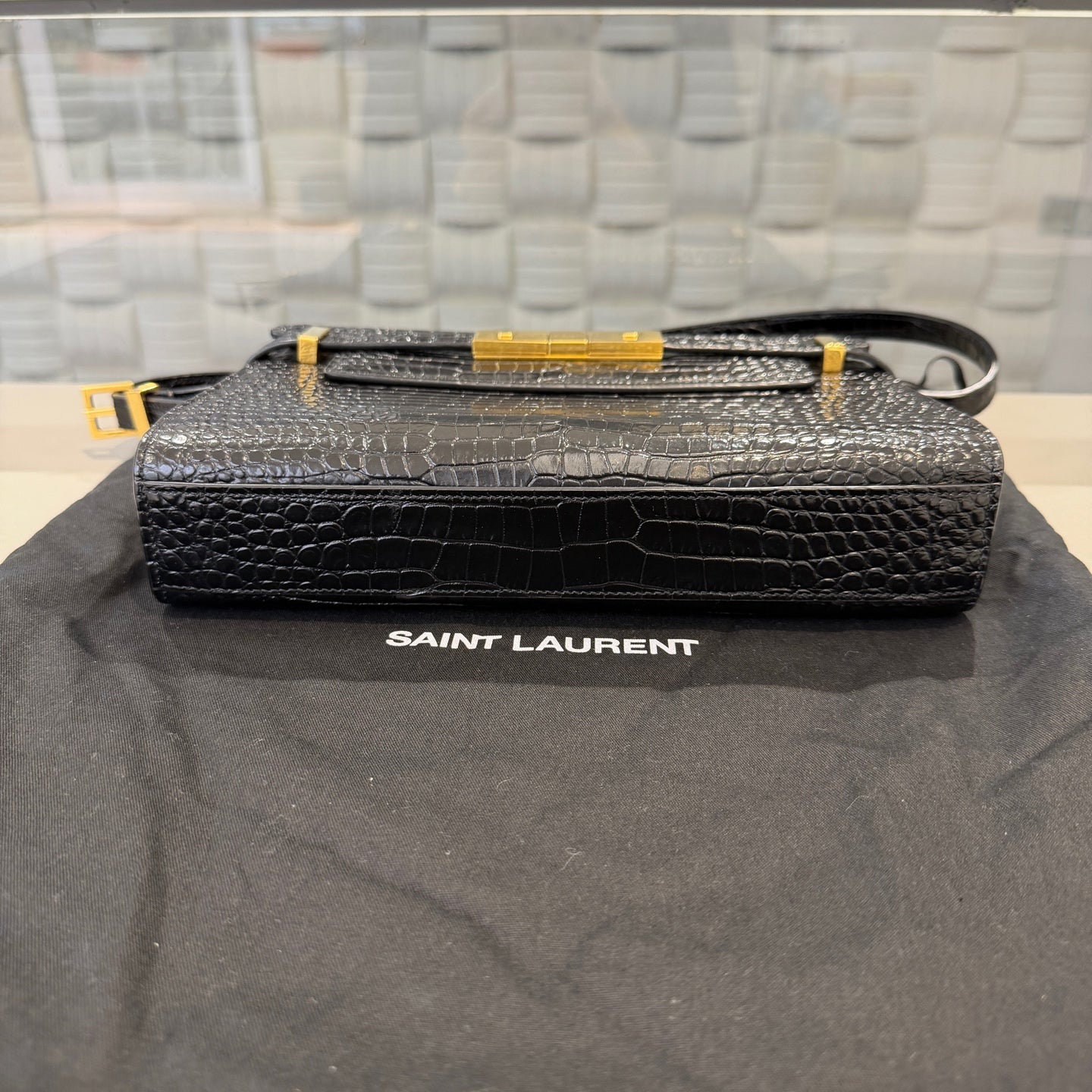 Saint Laurent - Manhattan - Calfskin leather with crocodile embossing - Black - (small)