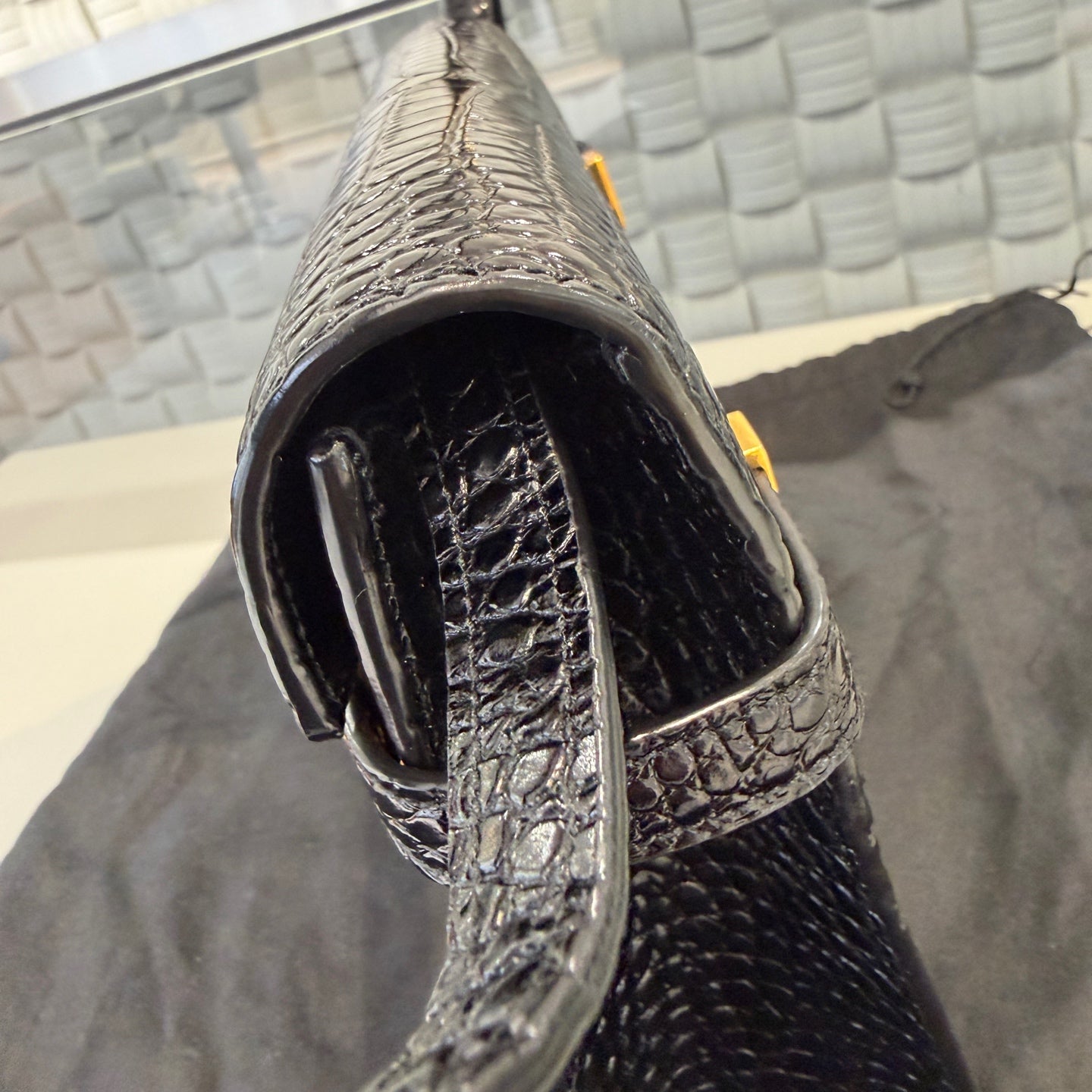 Saint Laurent - Manhattan - Calfskin leather with crocodile embossing - Black - (small)