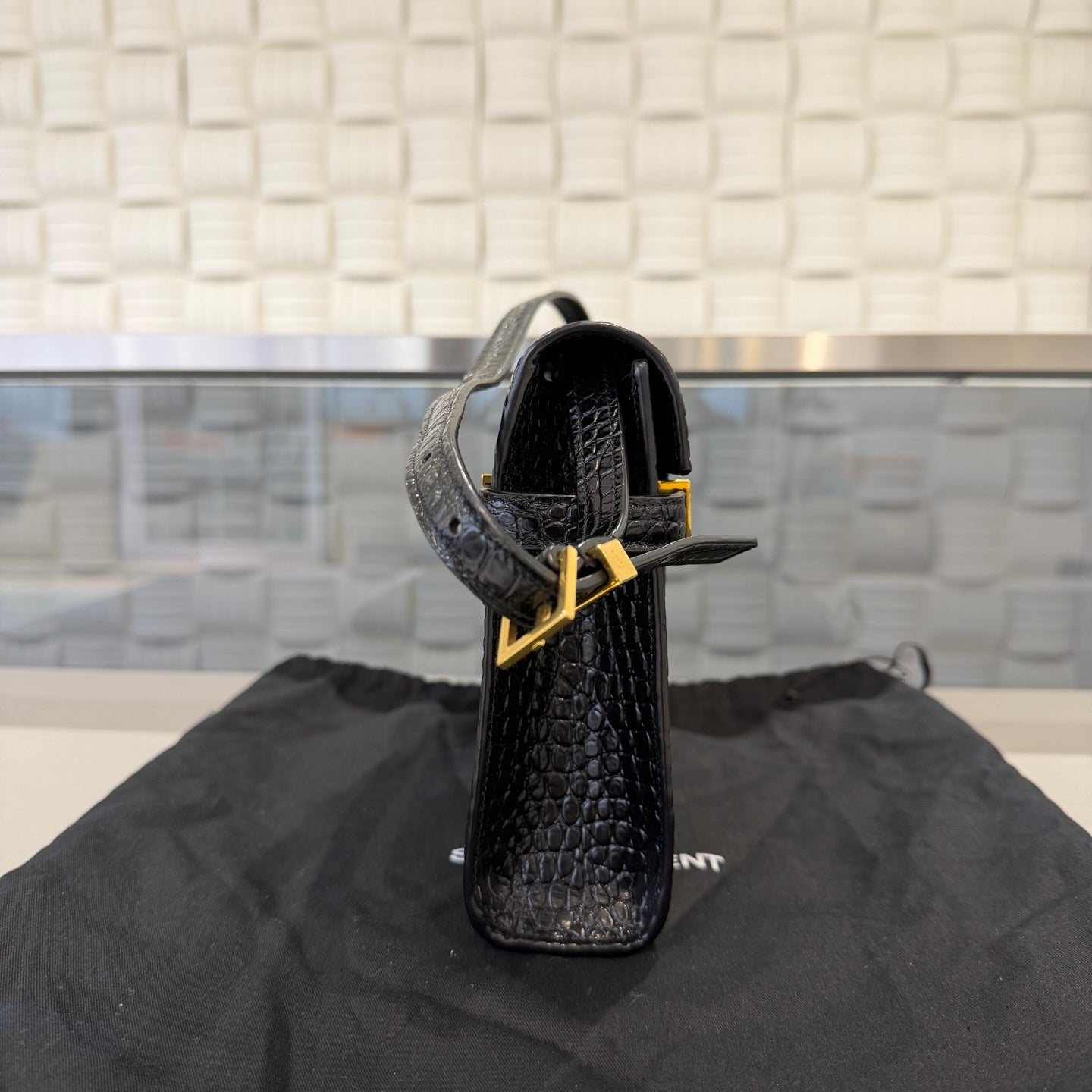Saint Laurent - Manhattan - Calfskin leather with crocodile embossing - Black - (small)