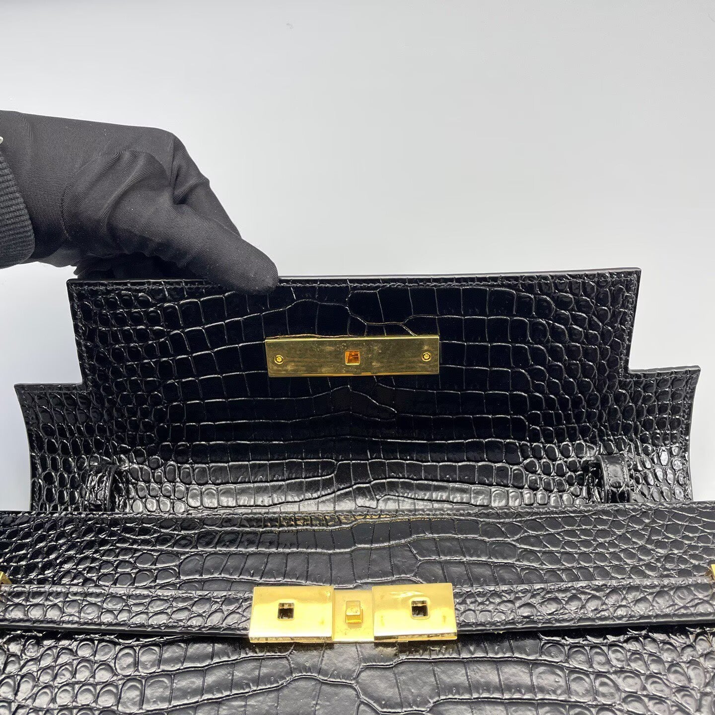 Saint Laurent - Manhattan - Croc-embossed leather - Black with Gold-Tone Hardware - (Medium)