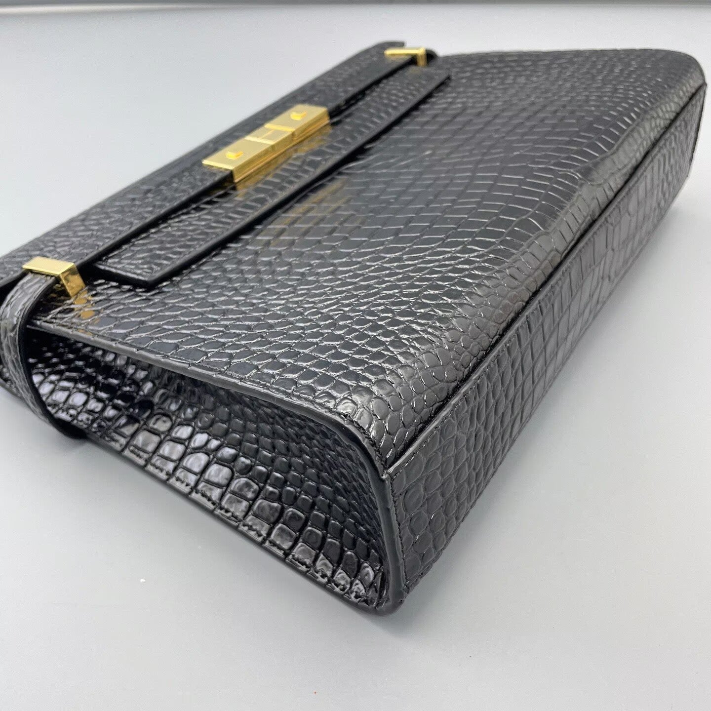 Saint Laurent - Manhattan - Croc-embossed leather - Black with Gold-Tone Hardware - (Medium)