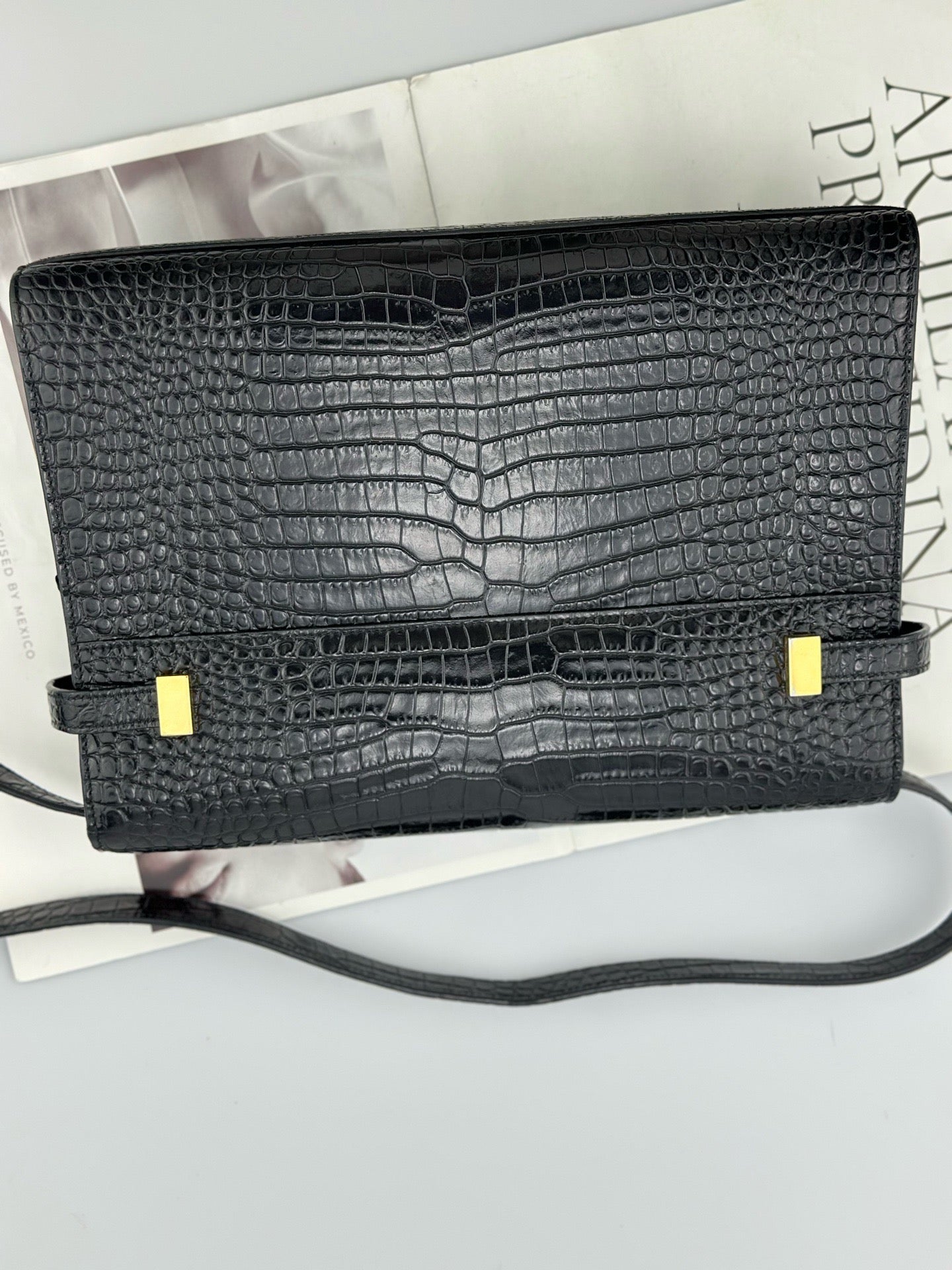 Saint Laurent - Manhattan - Crocodile-embossed leather - Black - (medium)