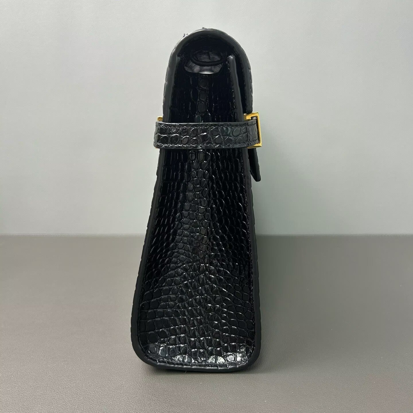 Saint Laurent - Manhattan - Crocodile-embossed leather - Black - (medium)
