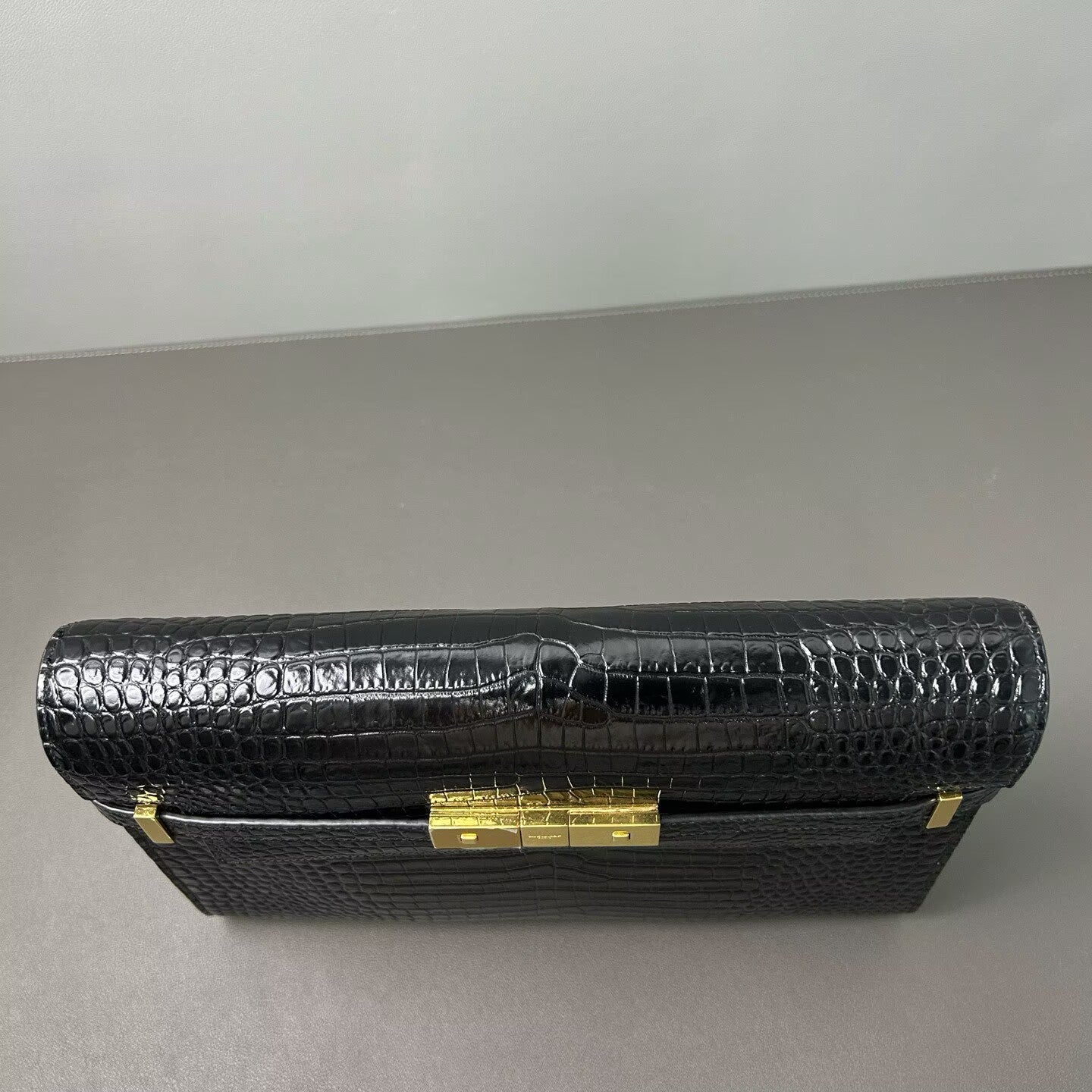 Saint Laurent - Manhattan - Crocodile-embossed leather - Black - (medium)