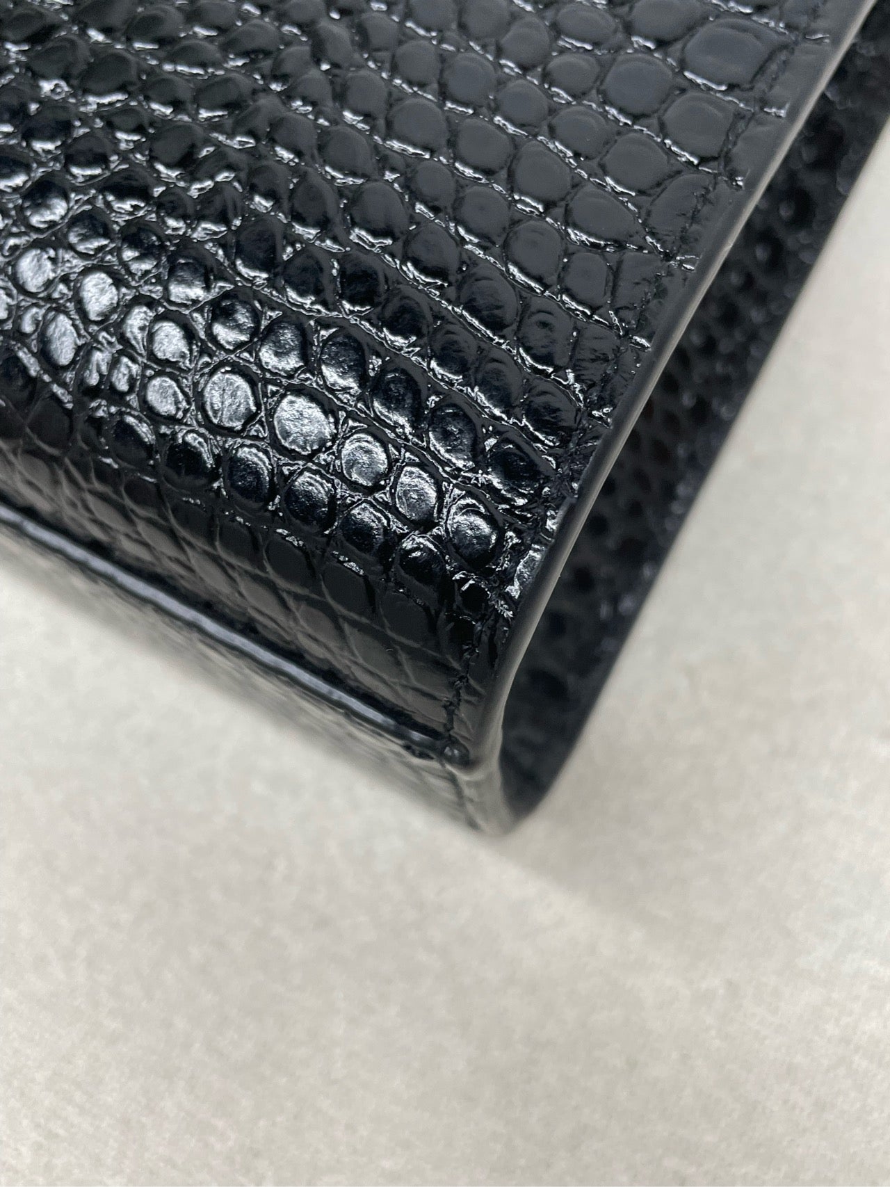 Saint Laurent - Manhattan - Leather - Black - (Medium)