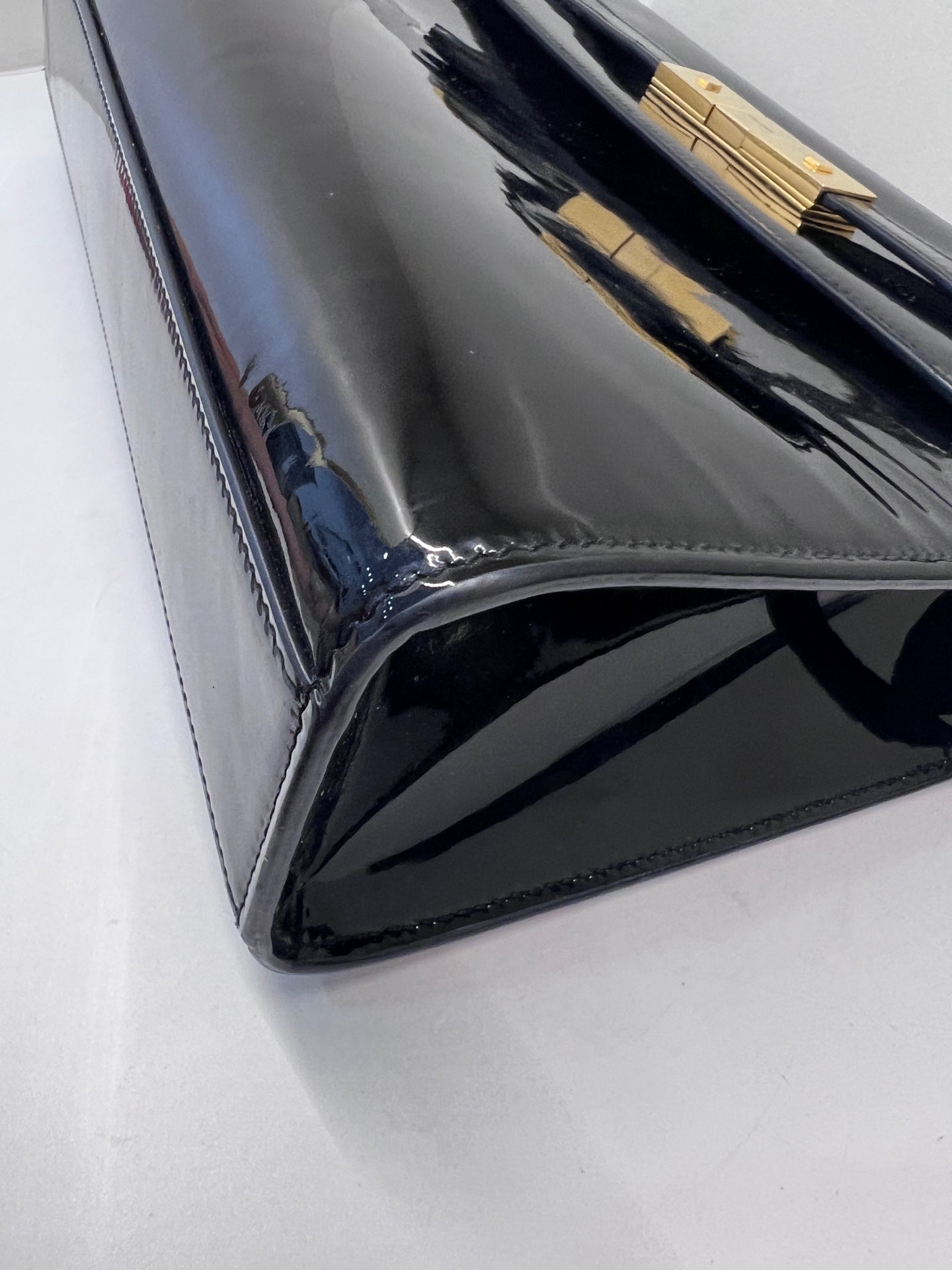 Saint Laurent - Manhattan - Patent leather - Black - (medium)