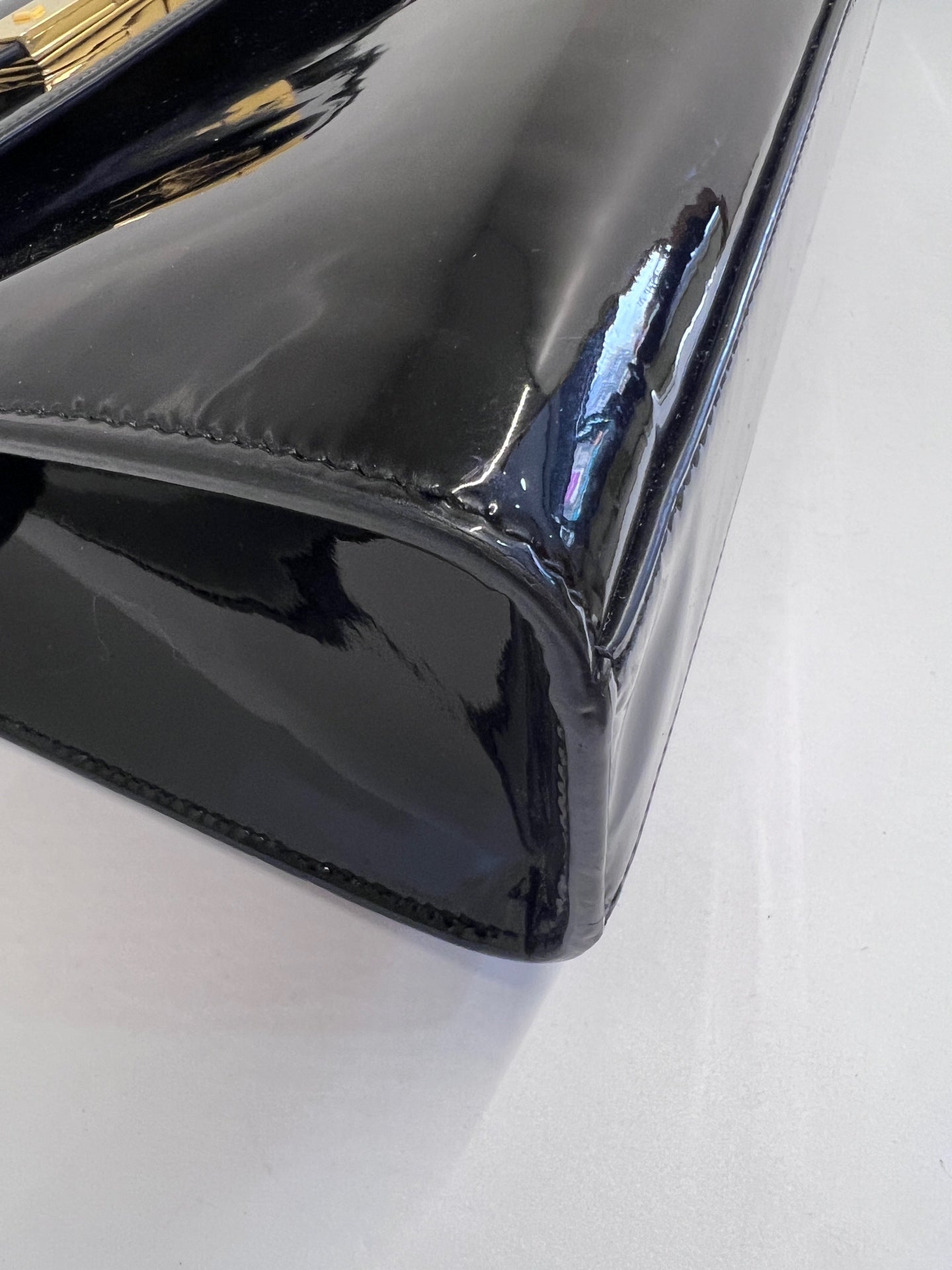 Saint Laurent - Manhattan - Patent leather - Black - (medium)