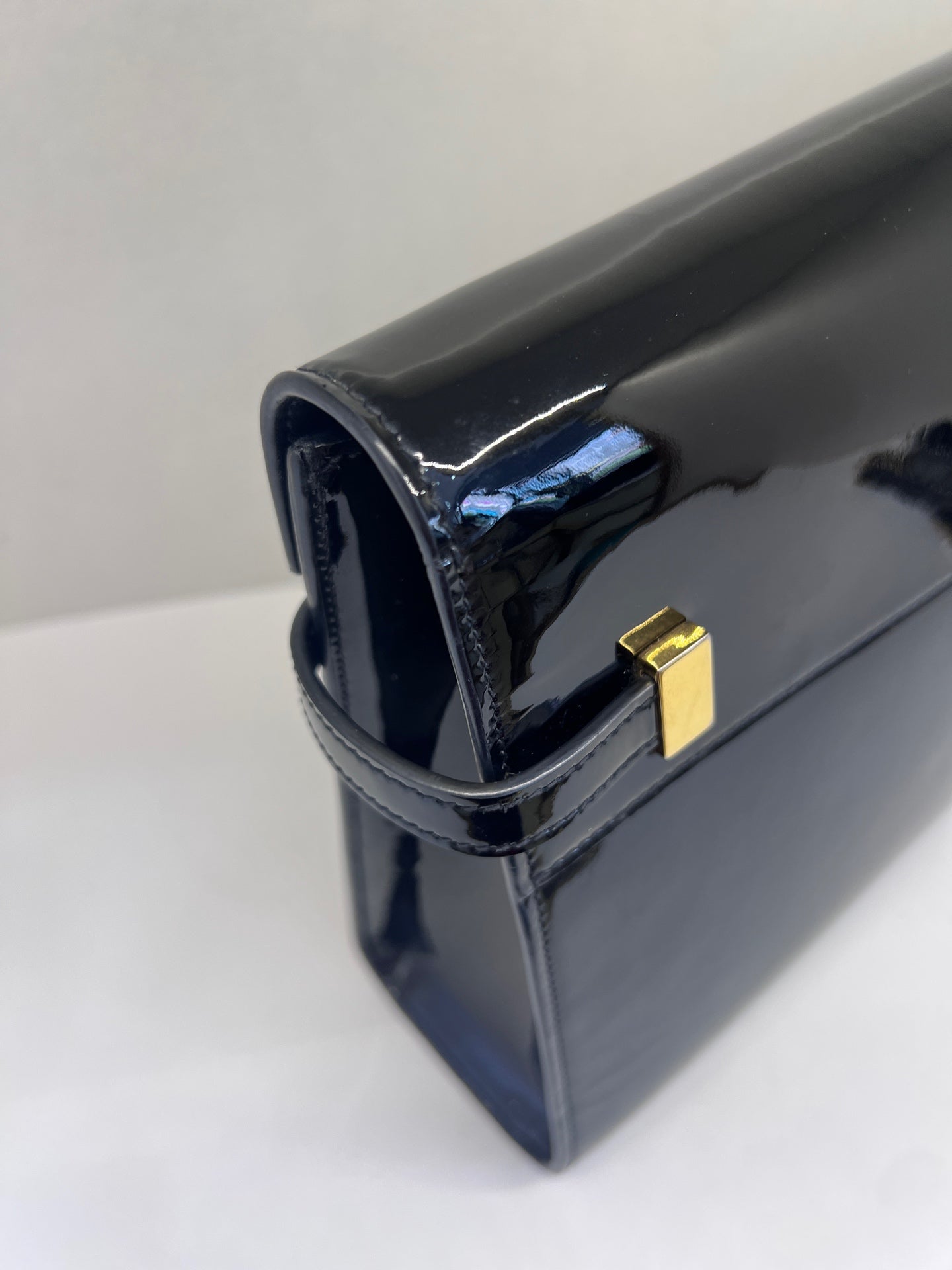 Saint Laurent - Manhattan - Patent leather - Black - (medium)