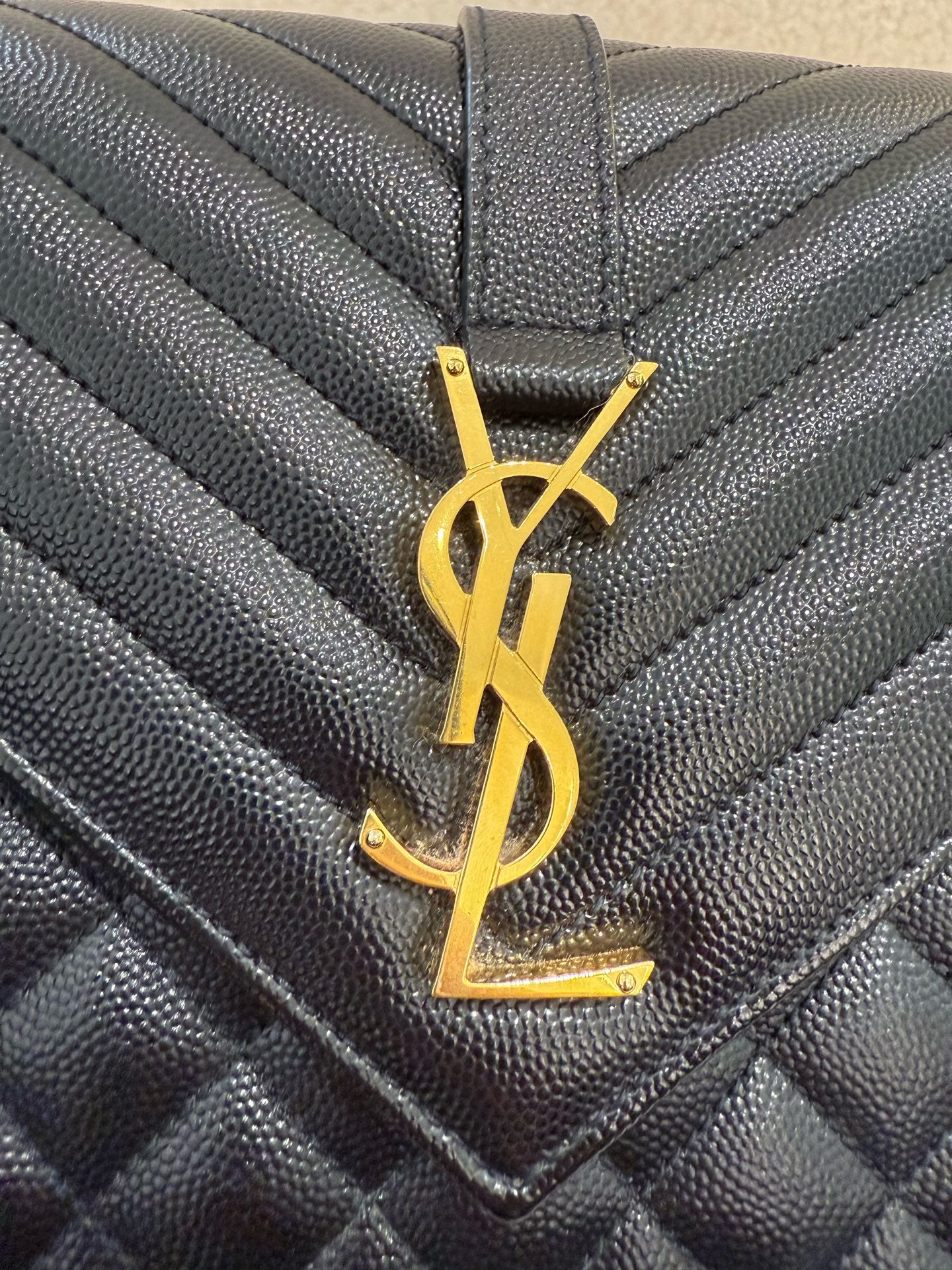 Saint Laurent - Medium Envelope Bag - Grained calfskin leather - Black - (Medium)