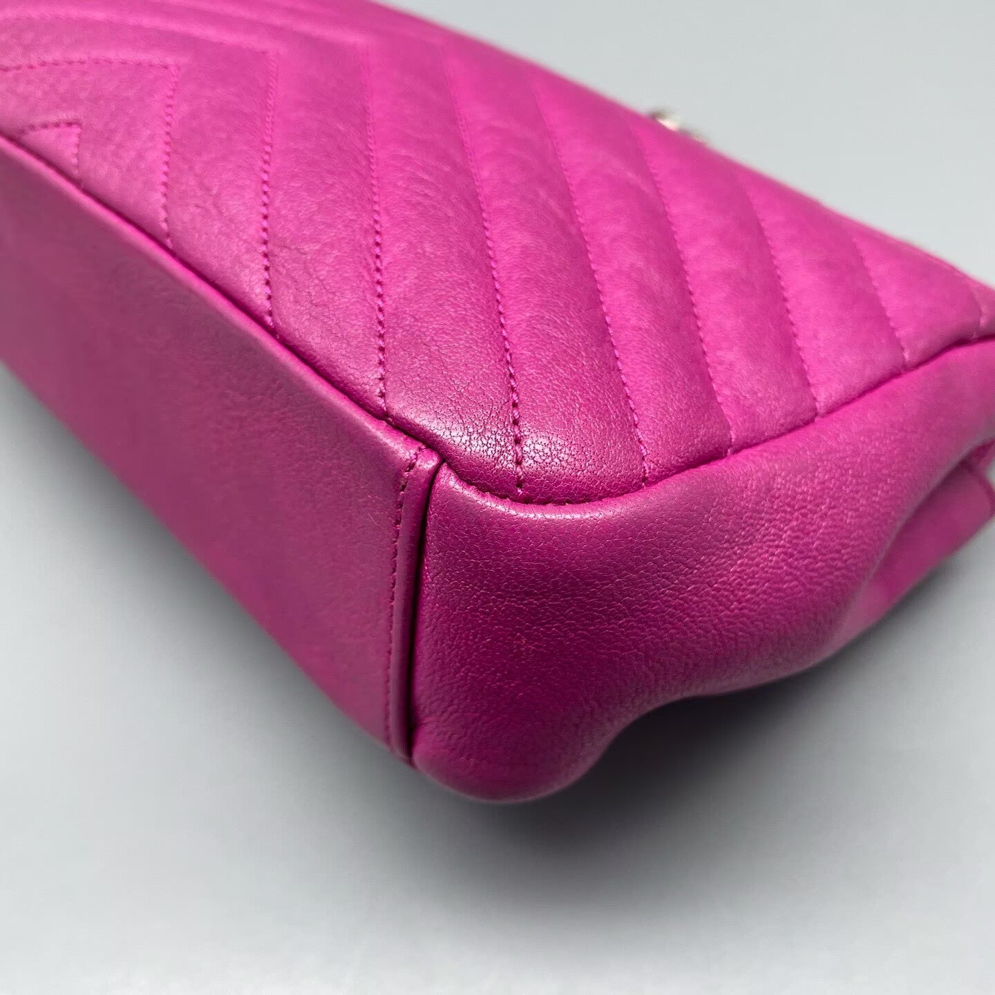 Saint Laurent - Monogram Envelope Bag - Calfskin leather - Fuchsia - (Medium)