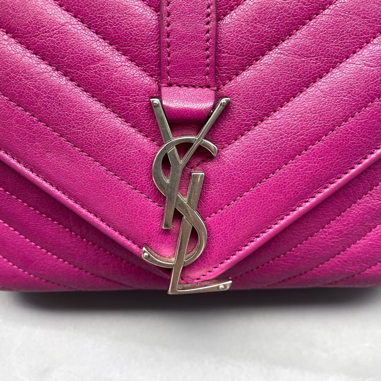 Saint Laurent - Monogram Envelope Bag - Calfskin leather - Fuchsia - (Medium)