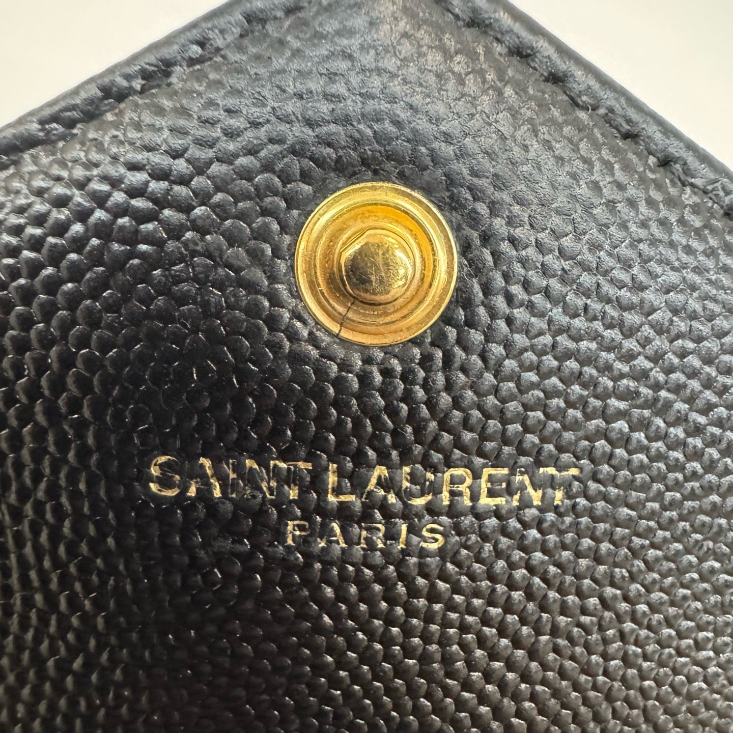 Saint Laurent - Monogram Envelope Bag - Grained leather - Black with Gold-Tone Hardware - (Medium)