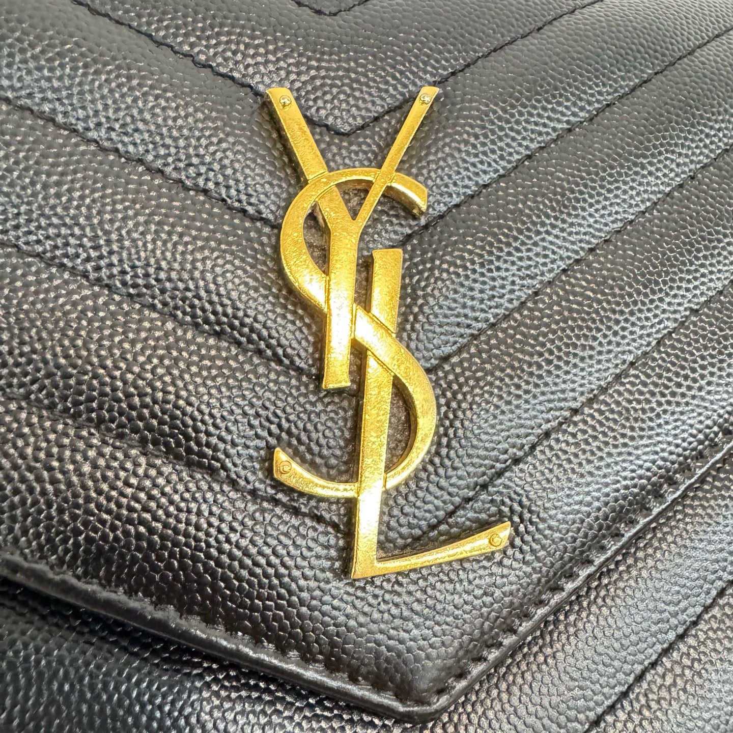 Saint Laurent - Monogram Envelope Bag - Grained leather - Black with Gold-Tone Hardware - (Medium)