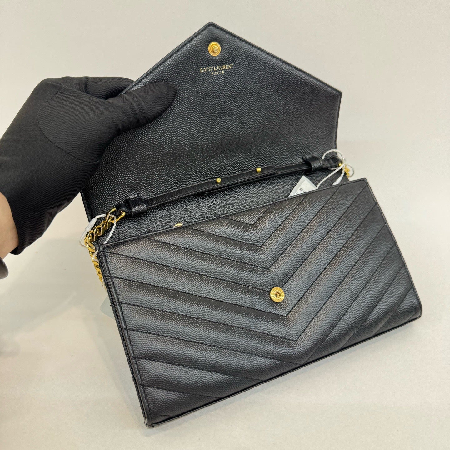 Saint Laurent - Monogram Envelope Bag - Grained leather - Black with Gold-Tone Hardware - (Medium)