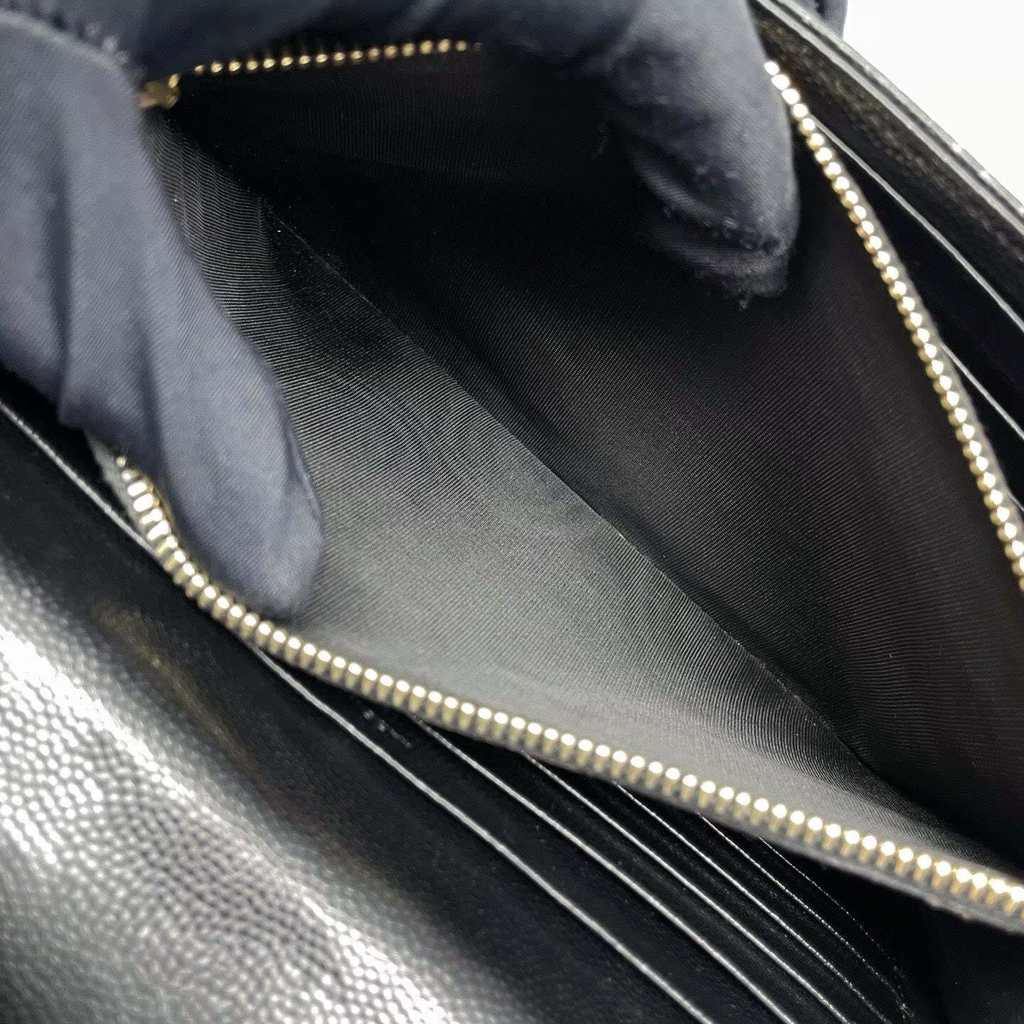 Saint Laurent - Monogram Envelope Chain Bag - Caviar leather - Black with Gold-Tone Hardware - (medium)