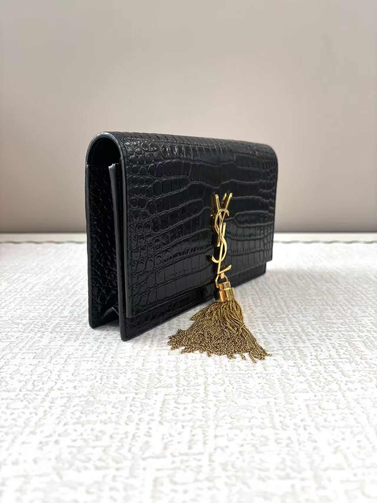 Saint Laurent - Monogram Kate Tassel Wallet on Chain - Calfskin leather with patent finish, crocodile embossed - Black - (mini)