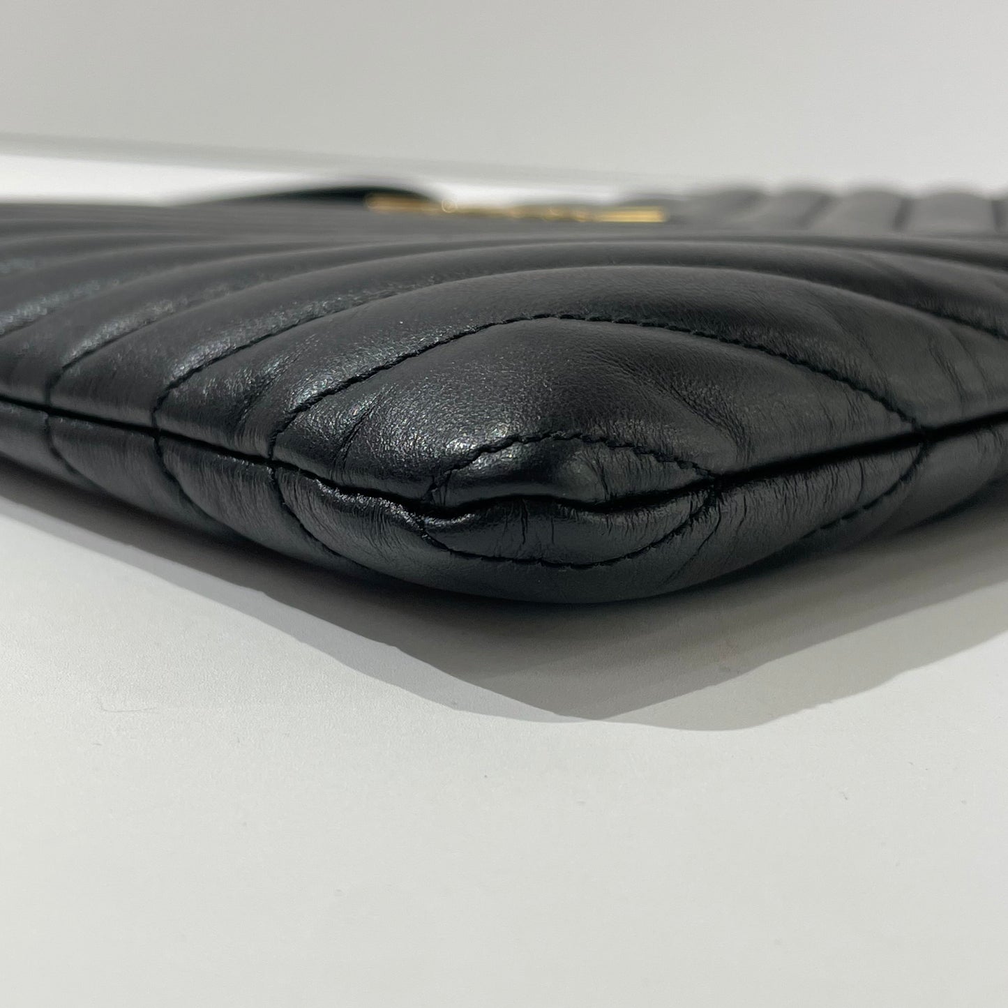 Saint Laurent - Monogram Wristlet Clutch - Leather - Black - (N/A)