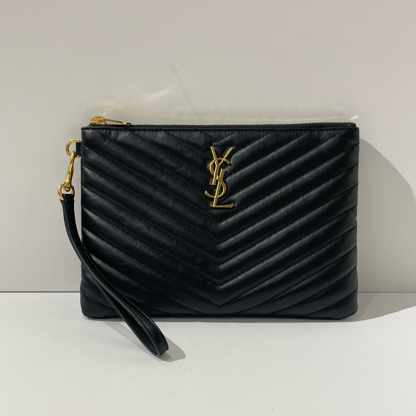 Saint Laurent - Monogram Wristlet Clutch - Leather - Black - (N/A)