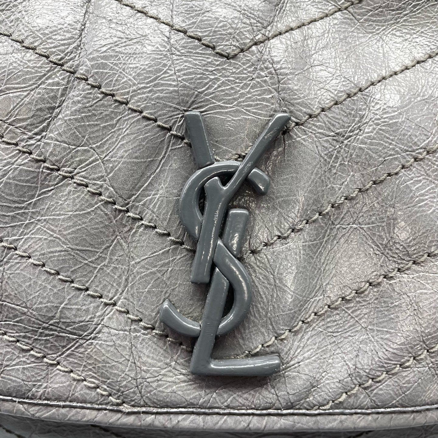 Saint Laurent - Niki Chain Bag - Crinkled calfskin leather - Grey - (Medium)