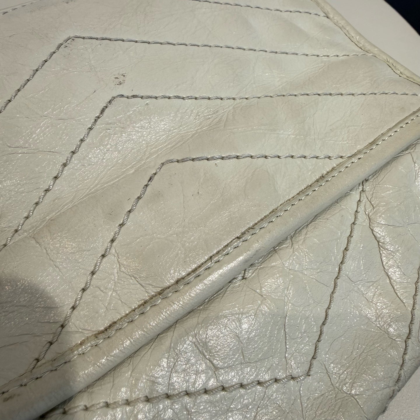 Saint Laurent - Niki Chain Bag - Crinkled leather - Cream White - (small)