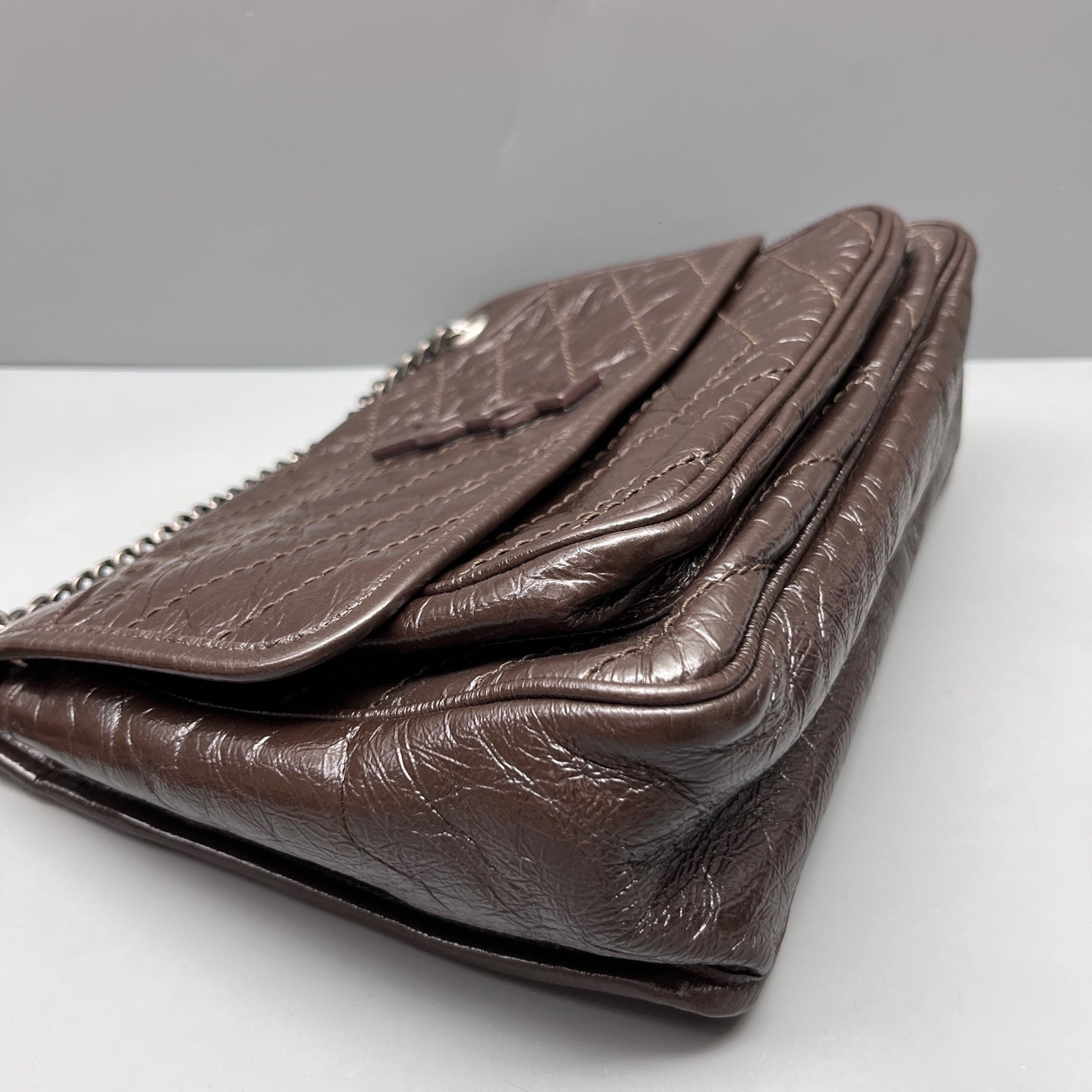 Saint Laurent - Niki Chain Bag - Crinkled vintage calfskin leather - Dark Brown with Aged Silver-Tone Hardware - (Medium)