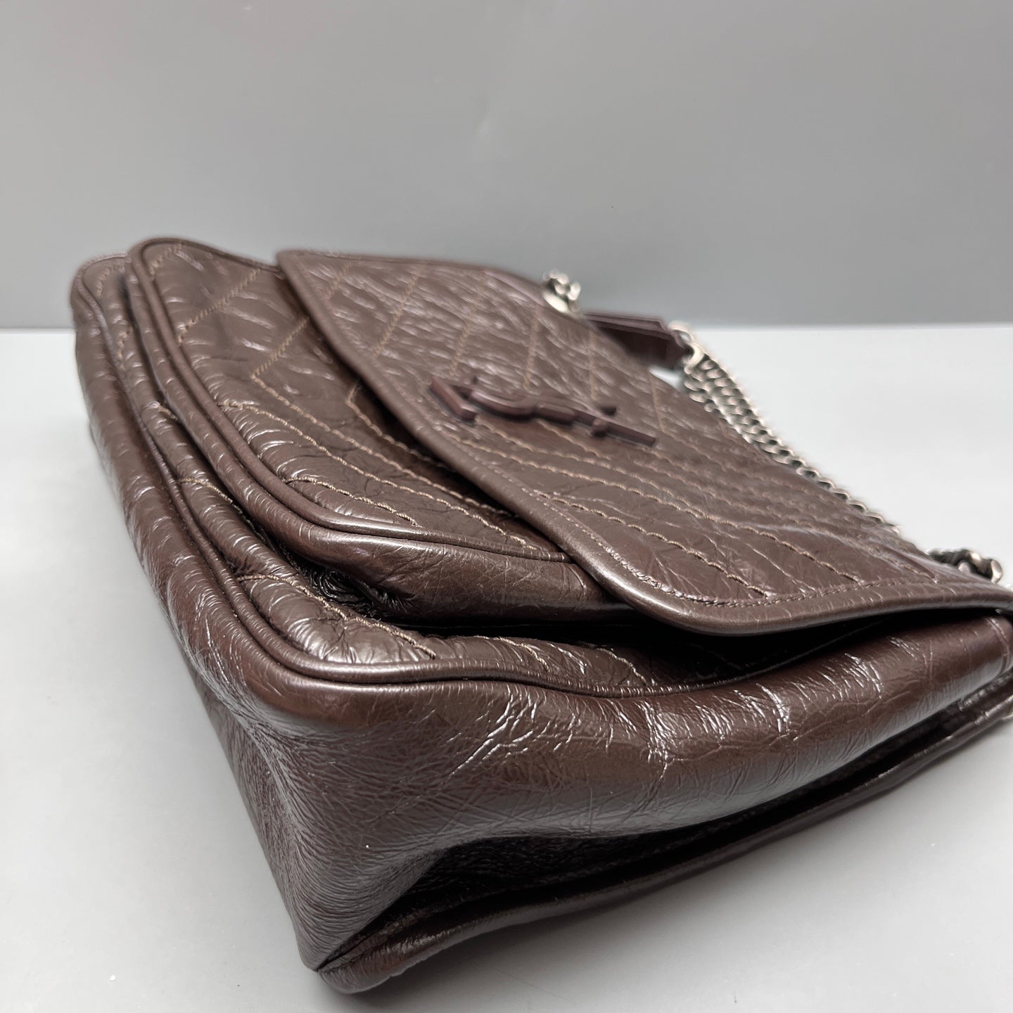 Saint Laurent - Niki Chain Bag - Crinkled vintage calfskin leather - Dark Brown with Aged Silver-Tone Hardware - (Medium)