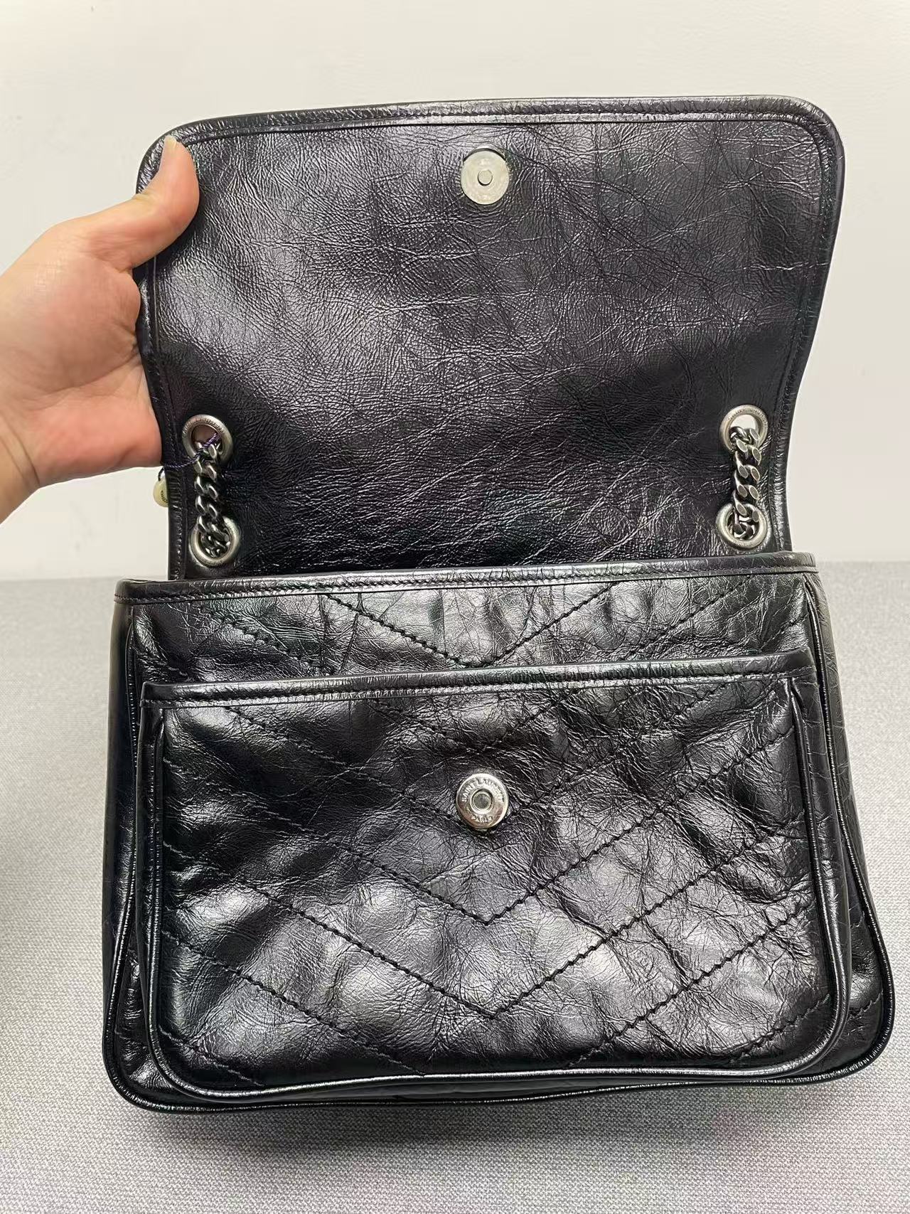 Saint Laurent - Niki - Crinkled calfskin leather - Black - (Medium)