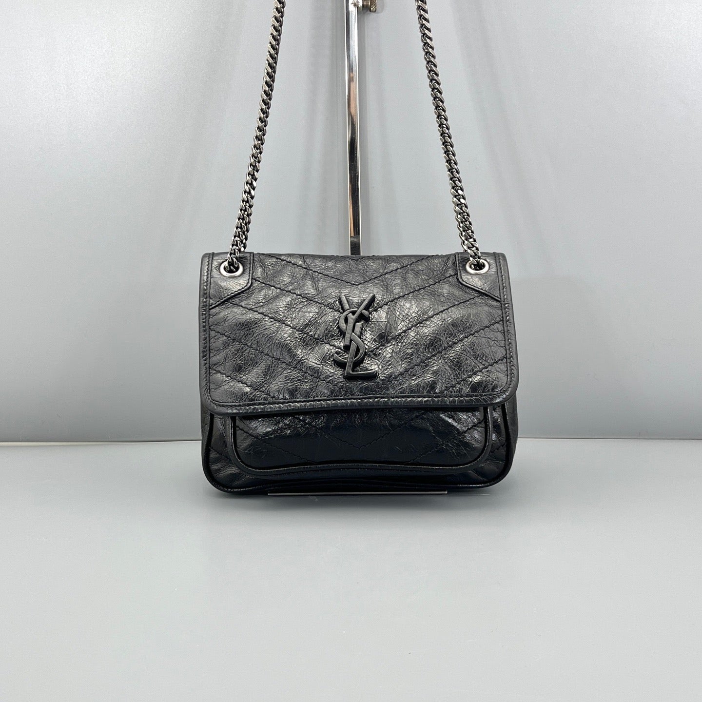 Saint Laurent - Niki - Crinkled calfskin leather - Black - (small)