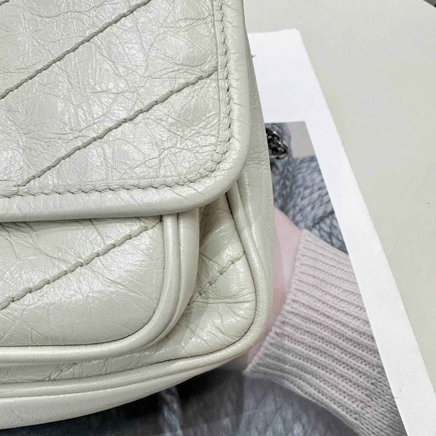 Saint Laurent - Niki - Crinkled calfskin leather - Off-white with Dark Silver-Tone Hardware - (Small)