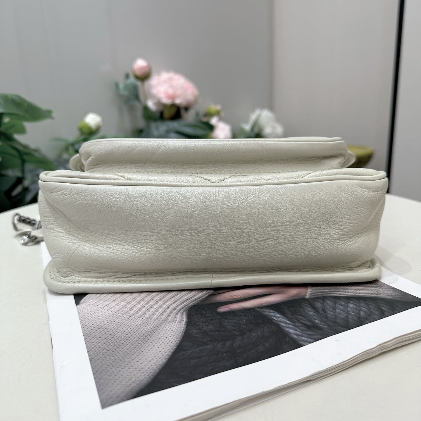 Saint Laurent - Niki - Crinkled calfskin leather - Off-white with Dark Silver-Tone Hardware - (Small)