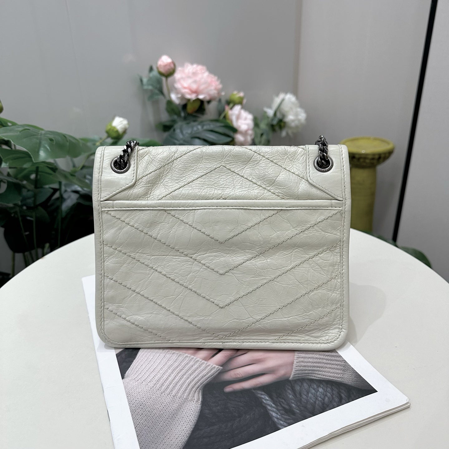 Saint Laurent - Niki - Crinkled calfskin leather - Off-white with Dark Silver-Tone Hardware - (Small)
