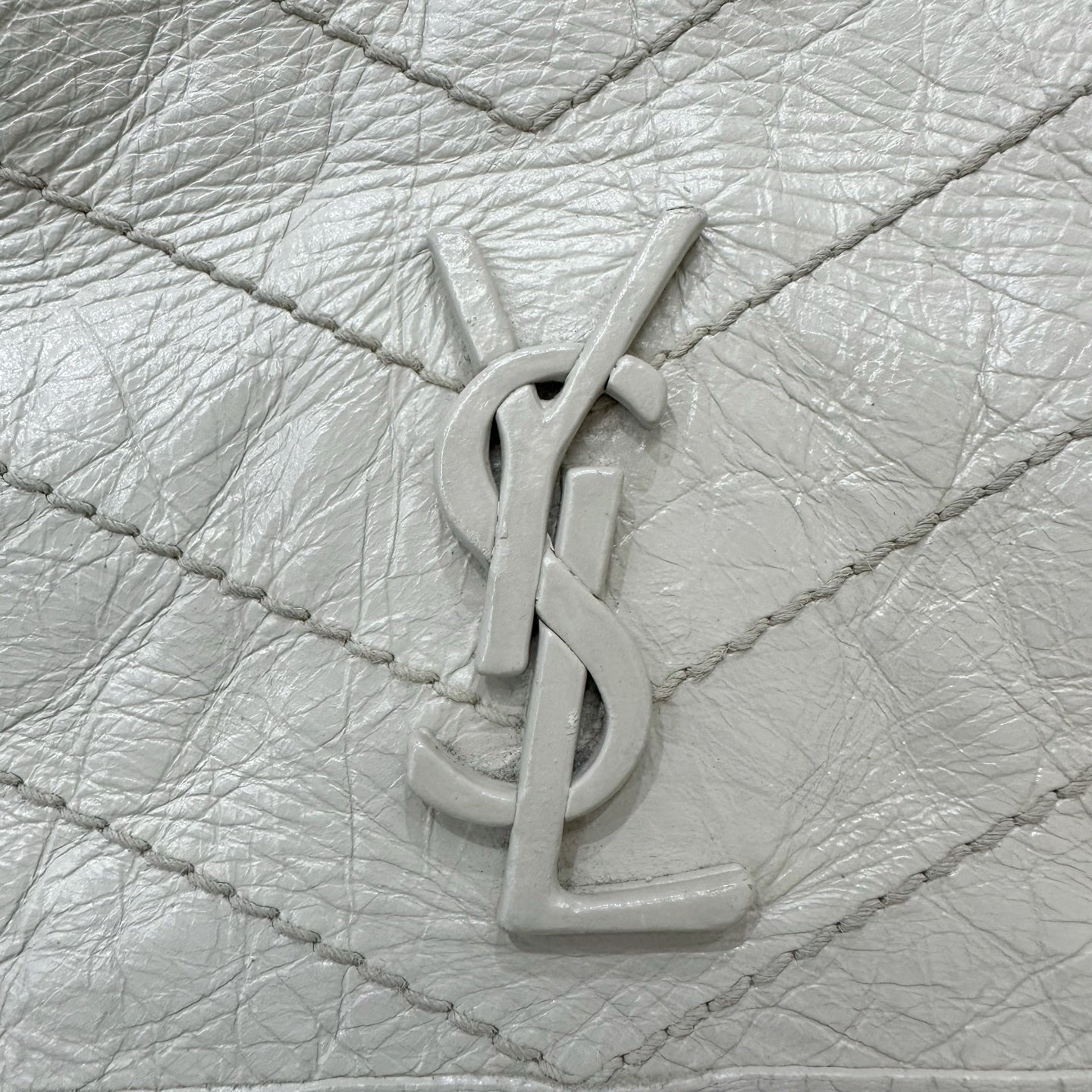 Saint Laurent - Niki - Crinkled calfskin leather - Off-white with Dark Silver-Tone Hardware - (Small)