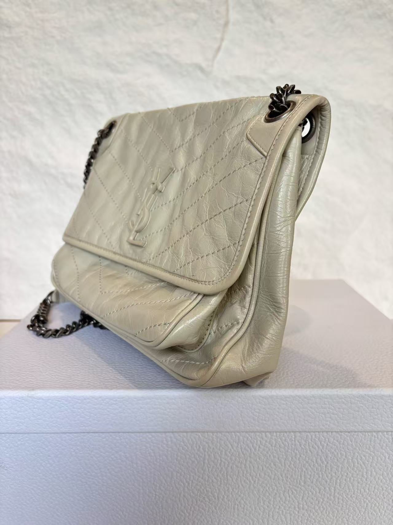 Saint Laurent - NIKI - Distressed calfskin leather - Greige with Ruthenium-Tone Hardware - (Small)
