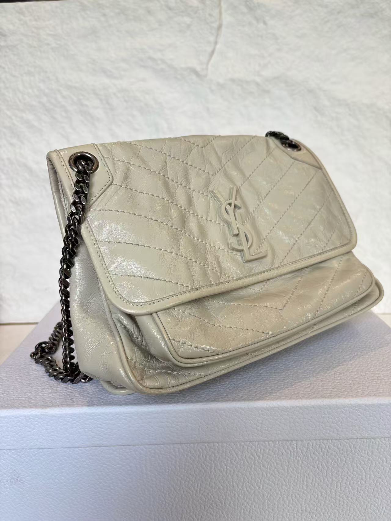 Saint Laurent - NIKI - Distressed calfskin leather - Greige with Ruthenium-Tone Hardware - (Small)