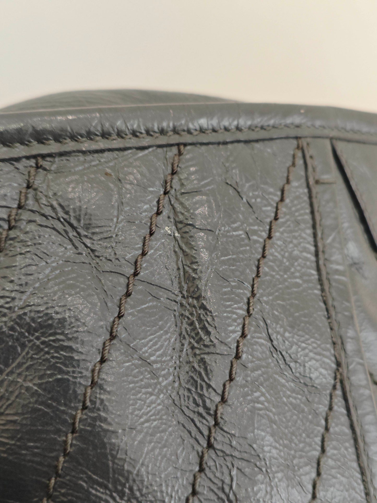 Saint Laurent - Niki - Distressed calfskin leather - Grey with Aged Silver-Tone Hardware - (small)